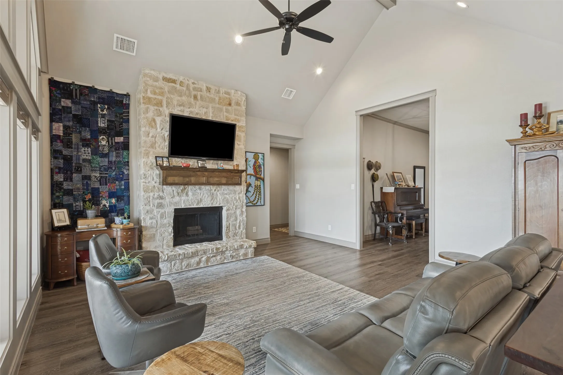 Single Family Residence For Sale in Grayson County , 1605 Covered Bridge Ct, Gunter, Texas 75058, 4 Bedroom, 3 Bathroom, 2 Garage spaces, 2,600 Sqft, built in 2020, mls#21391010, Real Estate Agent in Gunter, Homes For Sale in Grayson county, Homes For Sale in Gunter, Realtor in Gunter Texas, Real Estate Brokerage Independent Realty Texas, Luminita Cordes Realtor