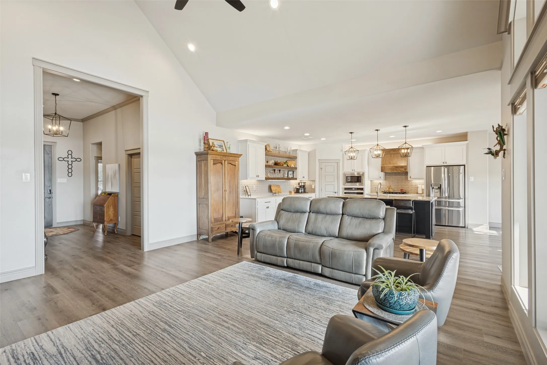 Single Family Residence For Sale in Grayson County , 1605 Covered Bridge Ct, Gunter, Texas 75058, 4 Bedroom, 3 Bathroom, 2 Garage spaces, 2,600 Sqft, built in 2020, mls#21391010, Real Estate Agent in Gunter, Homes For Sale in Grayson county, Homes For Sale in Gunter, Realtor in Gunter Texas, Real Estate Brokerage Independent Realty Texas, Luminita Cordes Realtor