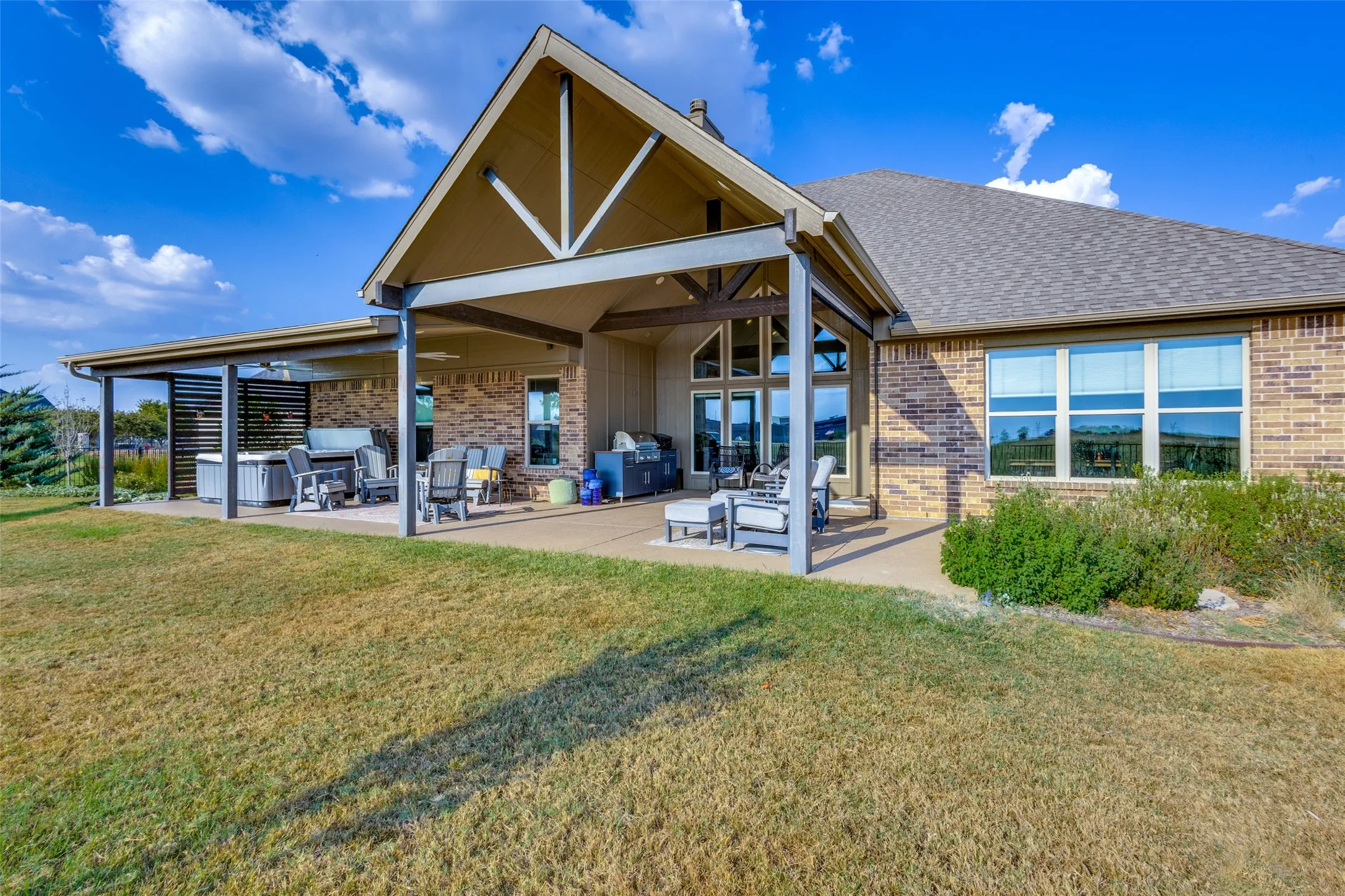 Single Family Residence For Sale in Grayson County , 1605 Covered Bridge Ct, Gunter, Texas 75058, 4 Bedroom, 3 Bathroom, 2 Garage spaces, 2,600 Sqft, built in 2020, mls#21391010, Real Estate Agent in Gunter, Homes For Sale in Grayson county, Homes For Sale in Gunter, Realtor in Gunter Texas, Real Estate Brokerage Independent Realty Texas, Luminita Cordes Realtor