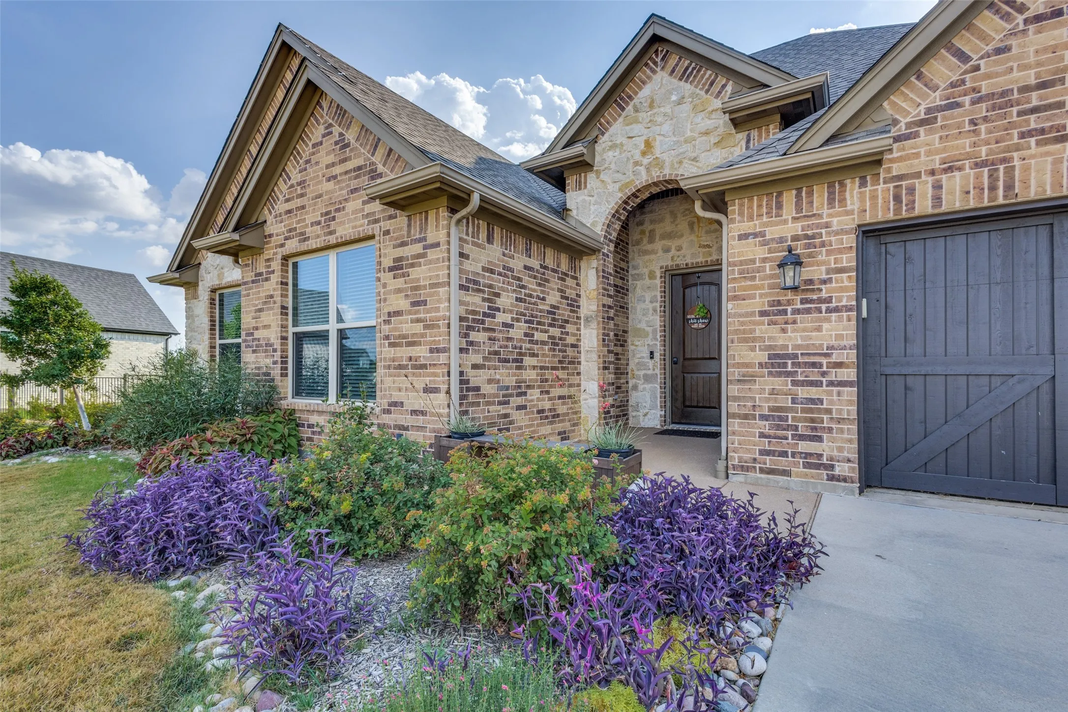 Single Family Residence For Sale in Grayson County , 1605 Covered Bridge Ct, Gunter, Texas 75058, 4 Bedroom, 3 Bathroom, 2 Garage spaces, 2,600 Sqft, built in 2020, mls#21391010, Real Estate Agent in Gunter, Homes For Sale in Grayson county, Homes For Sale in Gunter, Realtor in Gunter Texas, Real Estate Brokerage Independent Realty Texas, Luminita Cordes Realtor