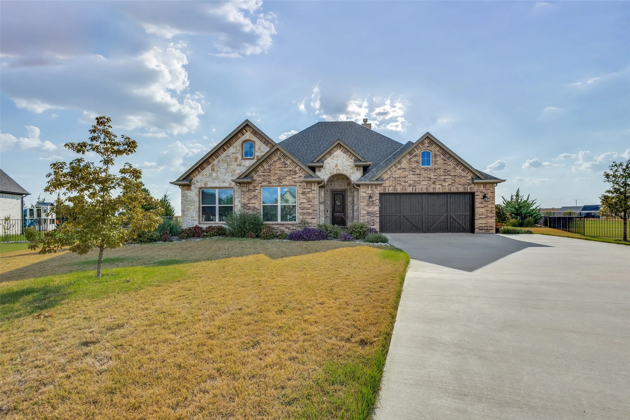 Single Family Residence For Sale in Grayson County , 1605 Covered Bridge Ct, Gunter, Texas 75058, 4 Bedroom, 3 Bathroom, 2 Garage spaces, 2,600 Sqft, built in 2020, mls#21391010, Real Estate Agent in Gunter, Homes For Sale in Grayson county, Homes For Sale in Gunter, Realtor in Gunter Texas, Real Estate Brokerage Independent Realty Texas, Luminita Cordes Realtor