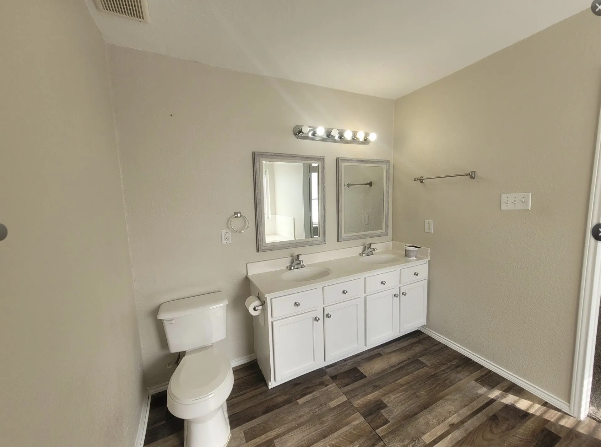Single Family Residence For Rent in Rockwall County , 114 Southwood Drive, Rockwall, Texas 75032, 4 Bedroom, 3 Bathroom, 2 Garage spaces, 2,472 Sqft, built in 2001, mls#21391007, Real Estate Agent in Rockwall, Homes For Rent in Rockwall county, Homes For Rent in Rockwall, Realtor in Rockwall Texas, Real Estate Brokerage Independent Realty Texas, Luminita Cordes Realtor