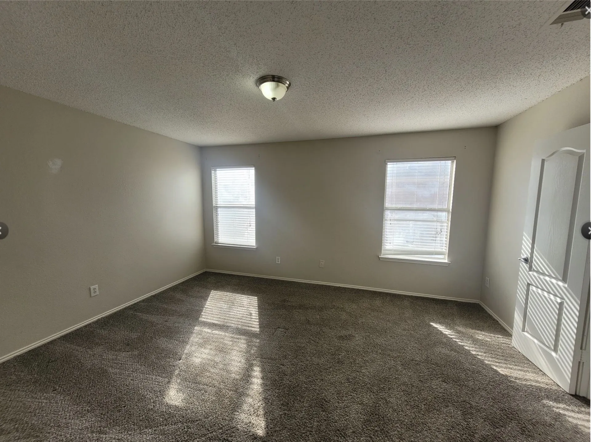 Single Family Residence For Rent in Rockwall County , 114 Southwood Drive, Rockwall, Texas 75032, 4 Bedroom, 3 Bathroom, 2 Garage spaces, 2,472 Sqft, built in 2001, mls#21391007, Real Estate Agent in Rockwall, Homes For Rent in Rockwall county, Homes For Rent in Rockwall, Realtor in Rockwall Texas, Real Estate Brokerage Independent Realty Texas, Luminita Cordes Realtor