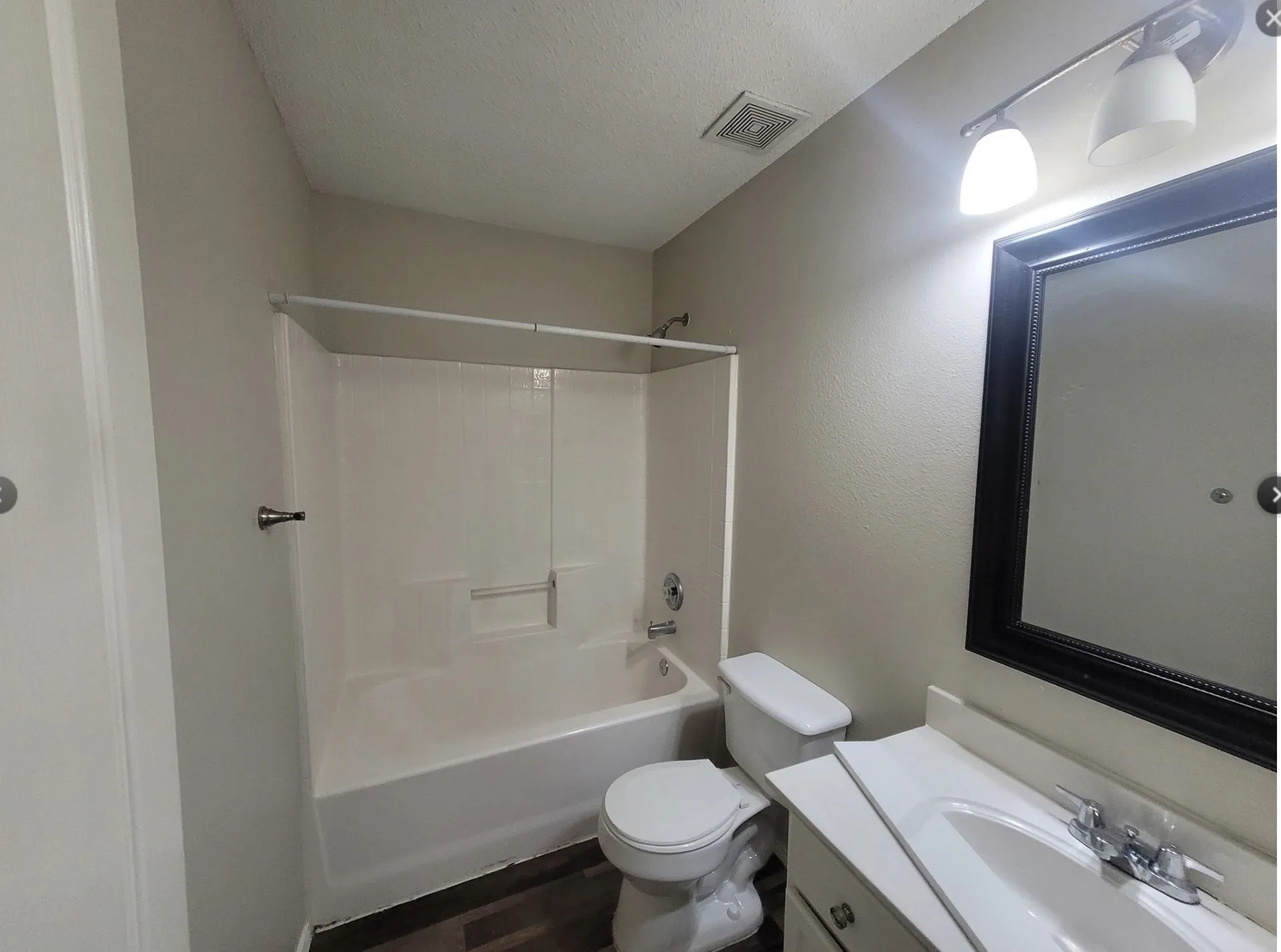 Single Family Residence For Rent in Rockwall County , 114 Southwood Drive, Rockwall, Texas 75032, 4 Bedroom, 3 Bathroom, 2 Garage spaces, 2,472 Sqft, built in 2001, mls#21391007, Real Estate Agent in Rockwall, Homes For Rent in Rockwall county, Homes For Rent in Rockwall, Realtor in Rockwall Texas, Real Estate Brokerage Independent Realty Texas, Luminita Cordes Realtor