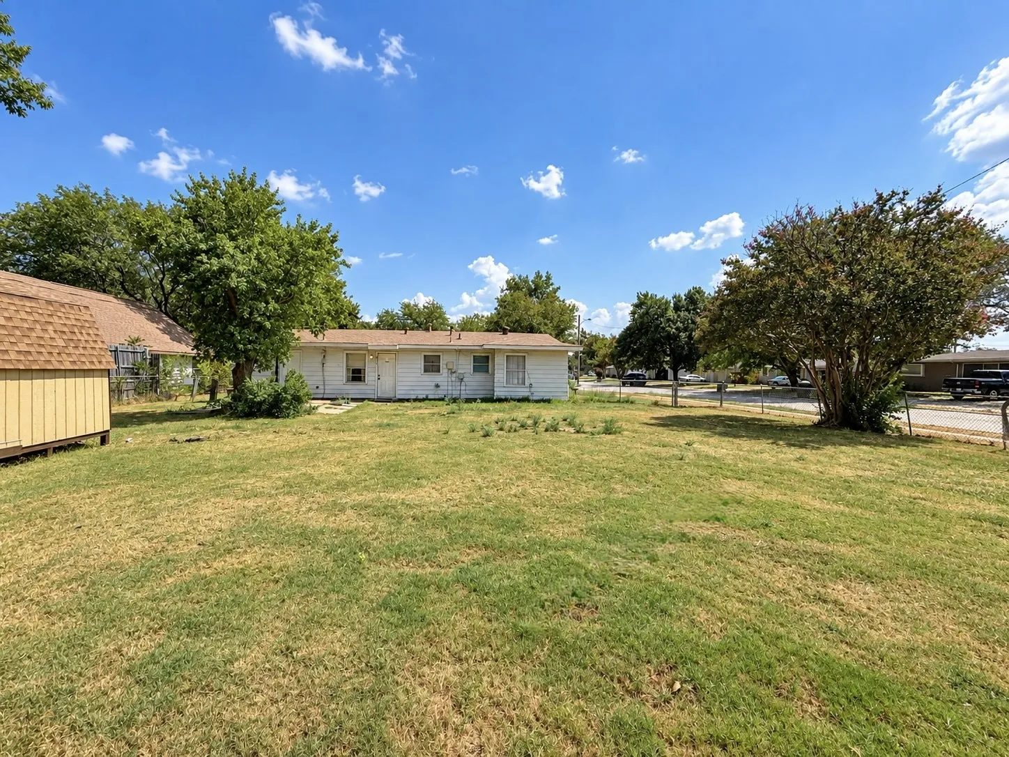 Single Family Residence For Sale in Dallas County , 2921 Charles Drive, Garland, Texas 75041, 3 Bedroom, 1 Bathroom, Garage spaces, 1,100 Sqft, built in 1966, mls#21390986, Real Estate Agent in Garland, Homes For Sale in Dallas county, Homes For Sale in Garland, Realtor in Garland Texas, Real Estate Brokerage Independent Realty Texas, Luminita Cordes Realtor