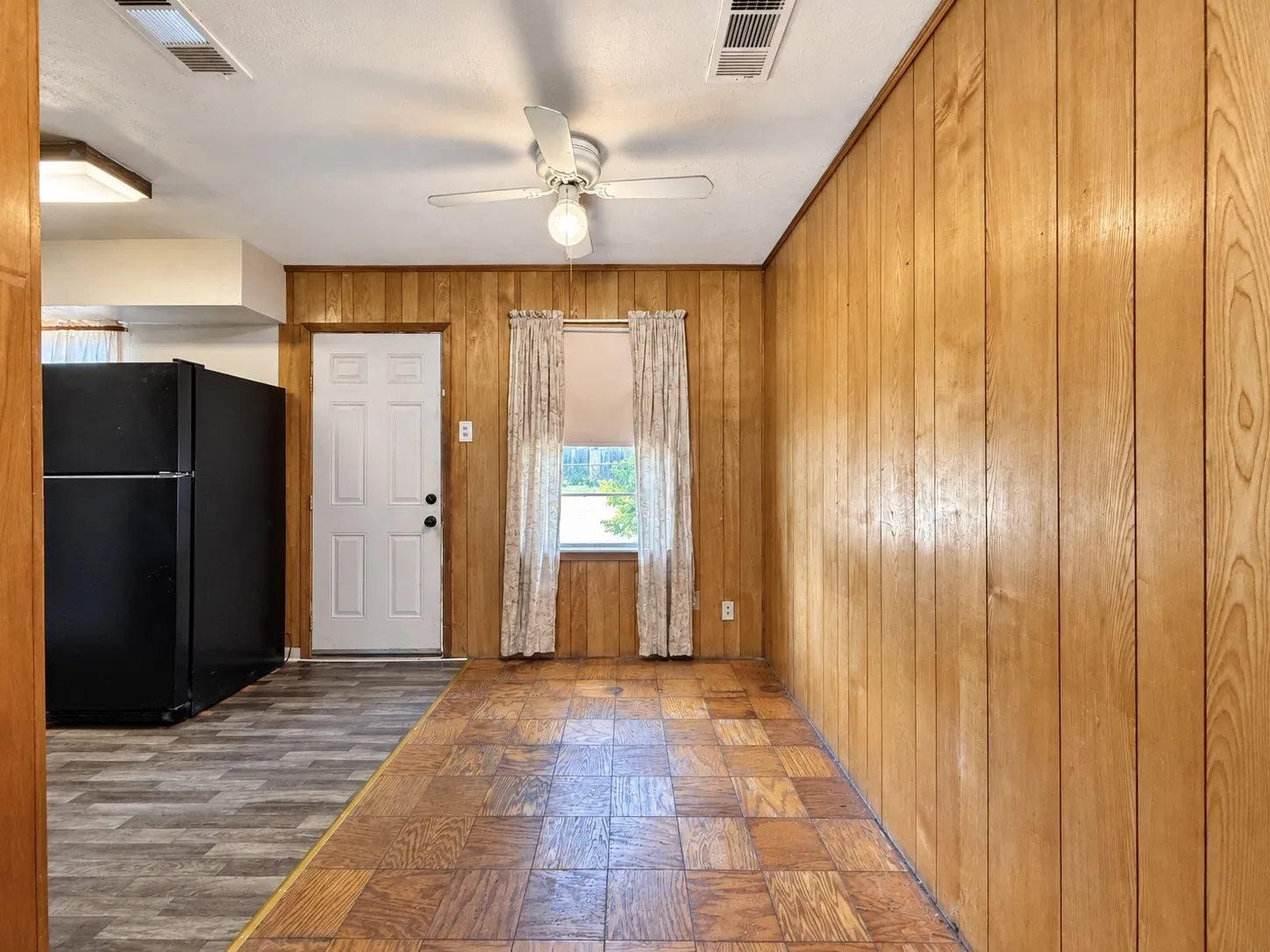 Single Family Residence For Sale in Dallas County , 2921 Charles Drive, Garland, Texas 75041, 3 Bedroom, 1 Bathroom, Garage spaces, 1,100 Sqft, built in 1966, mls#21390986, Real Estate Agent in Garland, Homes For Sale in Dallas county, Homes For Sale in Garland, Realtor in Garland Texas, Real Estate Brokerage Independent Realty Texas, Luminita Cordes Realtor