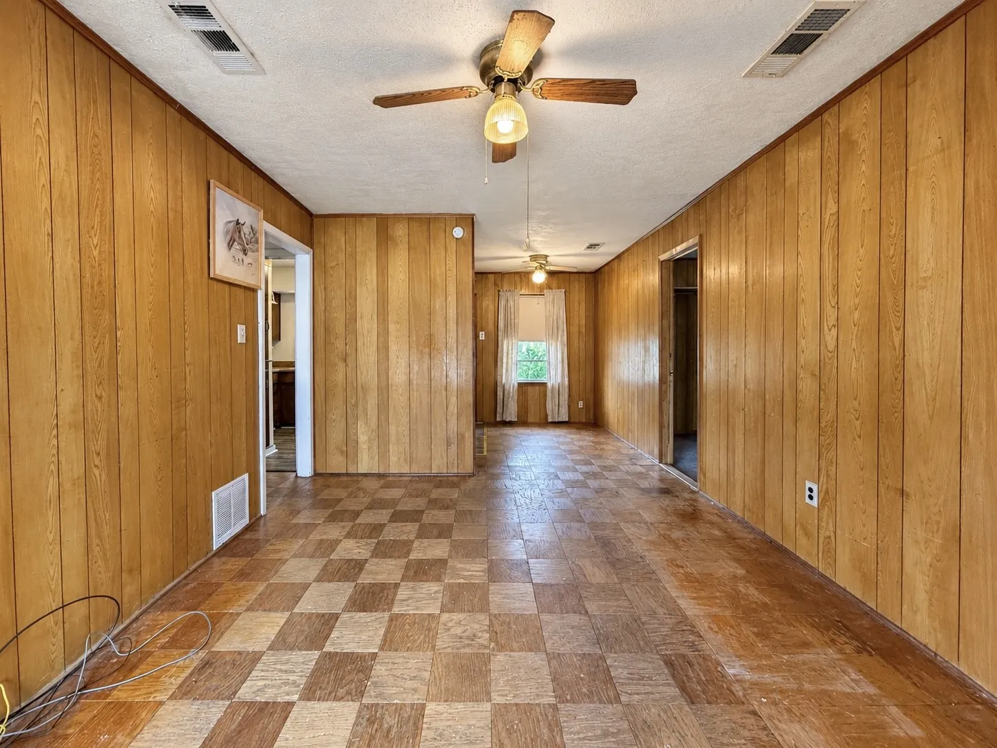 Single Family Residence For Sale in Dallas County , 2921 Charles Drive, Garland, Texas 75041, 3 Bedroom, 1 Bathroom, Garage spaces, 1,100 Sqft, built in 1966, mls#21390986, Real Estate Agent in Garland, Homes For Sale in Dallas county, Homes For Sale in Garland, Realtor in Garland Texas, Real Estate Brokerage Independent Realty Texas, Luminita Cordes Realtor