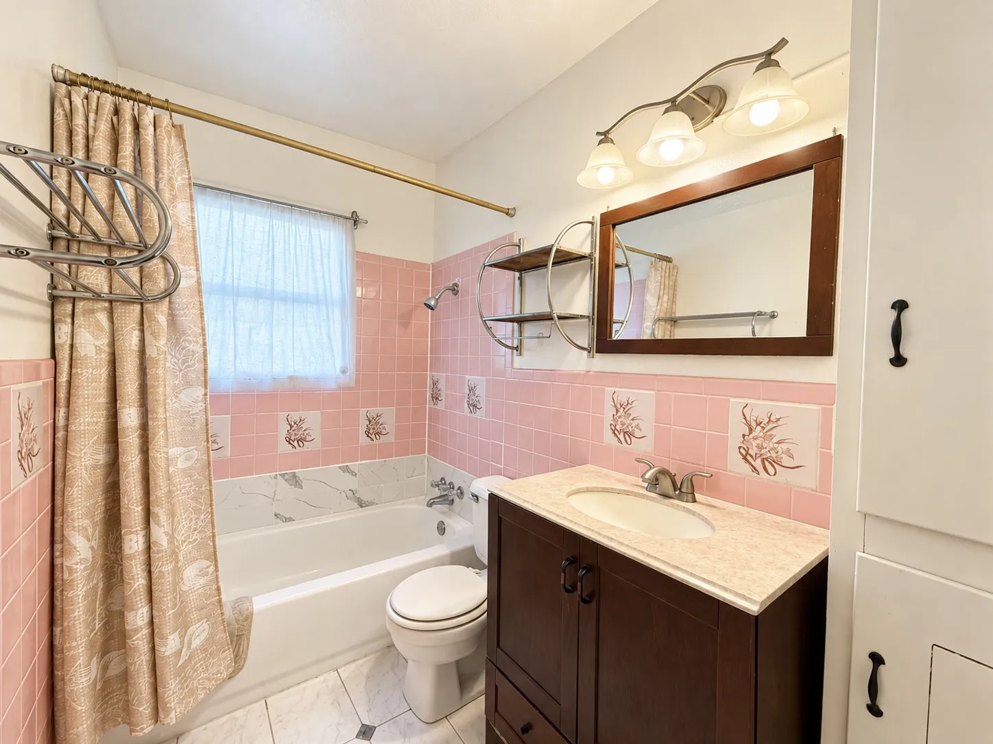 Single Family Residence For Sale in Dallas County , 2921 Charles Drive, Garland, Texas 75041, 3 Bedroom, 1 Bathroom, Garage spaces, 1,100 Sqft, built in 1966, mls#21390986, Real Estate Agent in Garland, Homes For Sale in Dallas county, Homes For Sale in Garland, Realtor in Garland Texas, Real Estate Brokerage Independent Realty Texas, Luminita Cordes Realtor