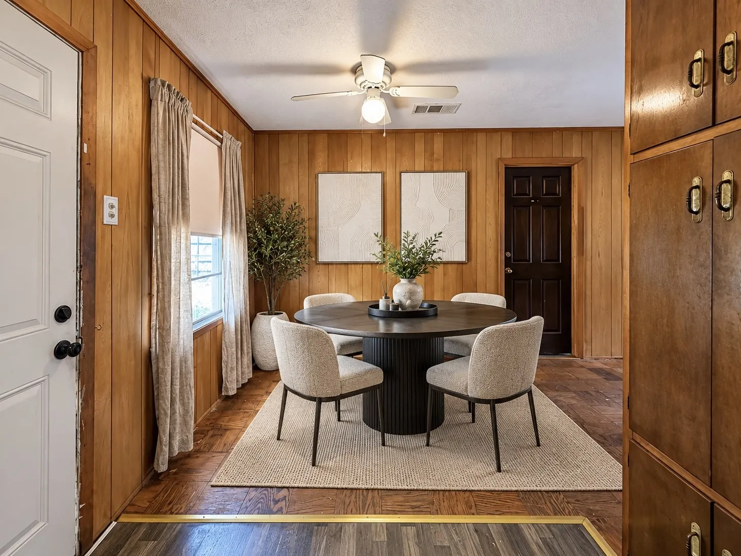 Single Family Residence For Sale in Dallas County , 2921 Charles Drive, Garland, Texas 75041, 3 Bedroom, 1 Bathroom, Garage spaces, 1,100 Sqft, built in 1966, mls#21390986, Real Estate Agent in Garland, Homes For Sale in Dallas county, Homes For Sale in Garland, Realtor in Garland Texas, Real Estate Brokerage Independent Realty Texas, Luminita Cordes Realtor