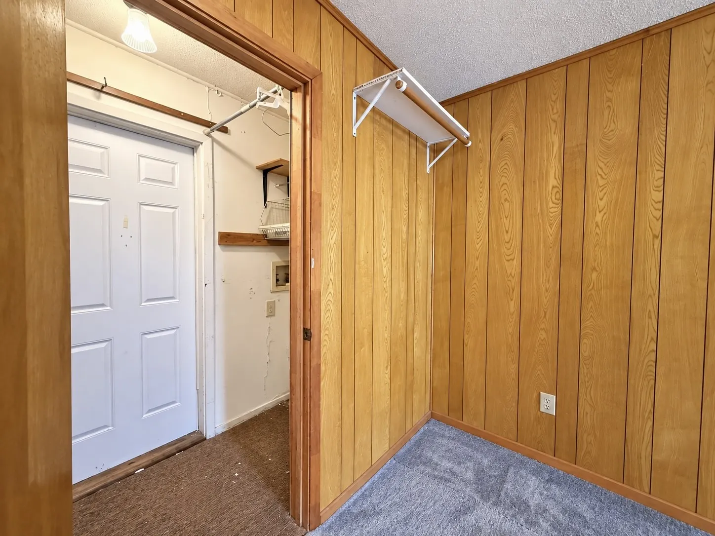 Single Family Residence For Sale in Dallas County , 2921 Charles Drive, Garland, Texas 75041, 3 Bedroom, 1 Bathroom, Garage spaces, 1,100 Sqft, built in 1966, mls#21390986, Real Estate Agent in Garland, Homes For Sale in Dallas county, Homes For Sale in Garland, Realtor in Garland Texas, Real Estate Brokerage Independent Realty Texas, Luminita Cordes Realtor