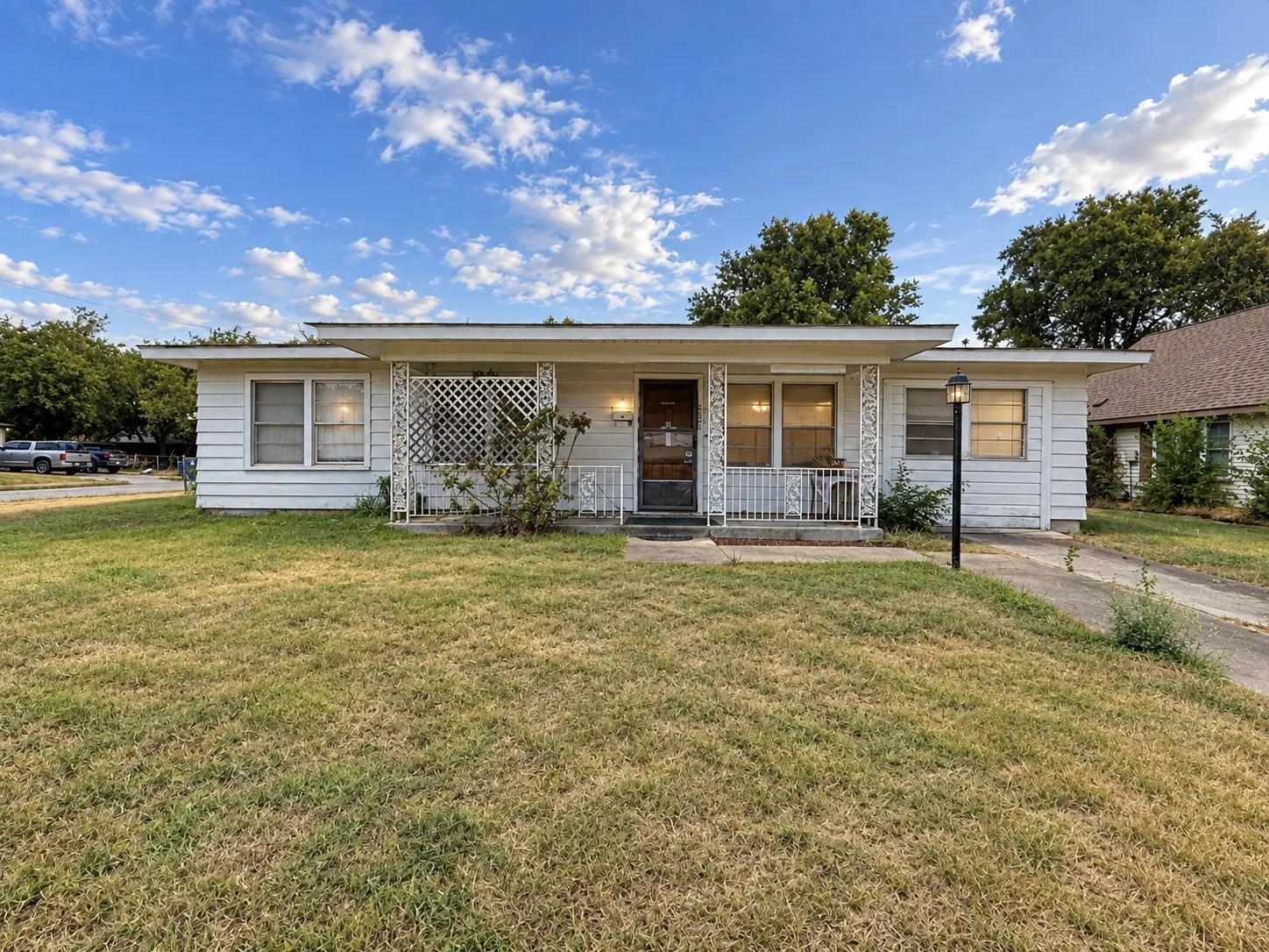 Single Family Residence For Sale in Dallas County , 2921 Charles Drive, Garland, Texas 75041, 3 Bedroom, 1 Bathroom, Garage spaces, 1,100 Sqft, built in 1966, mls#21390986, Real Estate Agent in Garland, Homes For Sale in Dallas county, Homes For Sale in Garland, Realtor in Garland Texas, Real Estate Brokerage Independent Realty Texas, Luminita Cordes Realtor