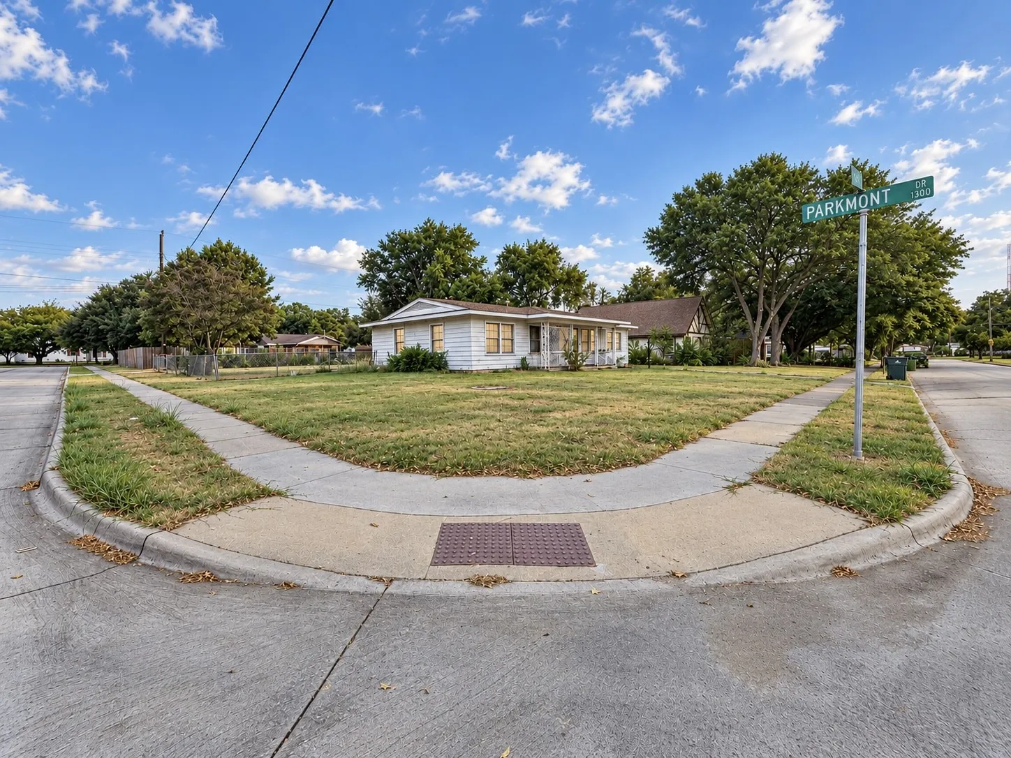 Single Family Residence For Sale in Dallas County , 2921 Charles Drive, Garland, Texas 75041, 3 Bedroom, 1 Bathroom, Garage spaces, 1,100 Sqft, built in 1966, mls#21390986, Real Estate Agent in Garland, Homes For Sale in Dallas county, Homes For Sale in Garland, Realtor in Garland Texas, Real Estate Brokerage Independent Realty Texas, Luminita Cordes Realtor
