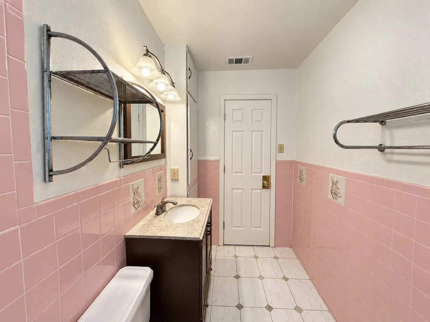 Single Family Residence For Sale in Dallas County , 2921 Charles Drive, Garland, Texas 75041, 3 Bedroom, 1 Bathroom, Garage spaces, 1,100 Sqft, built in 1966, mls#21390986, Real Estate Agent in Garland, Homes For Sale in Dallas county, Homes For Sale in Garland, Realtor in Garland Texas, Real Estate Brokerage Independent Realty Texas, Luminita Cordes Realtor