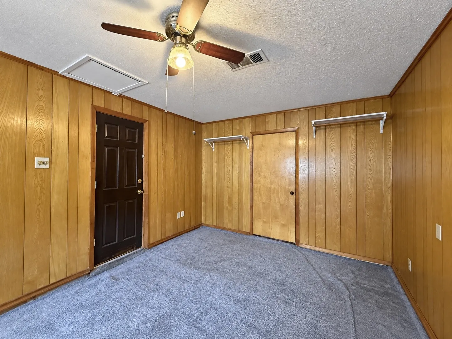 Single Family Residence For Sale in Dallas County , 2921 Charles Drive, Garland, Texas 75041, 3 Bedroom, 1 Bathroom, Garage spaces, 1,100 Sqft, built in 1966, mls#21390986, Real Estate Agent in Garland, Homes For Sale in Dallas county, Homes For Sale in Garland, Realtor in Garland Texas, Real Estate Brokerage Independent Realty Texas, Luminita Cordes Realtor