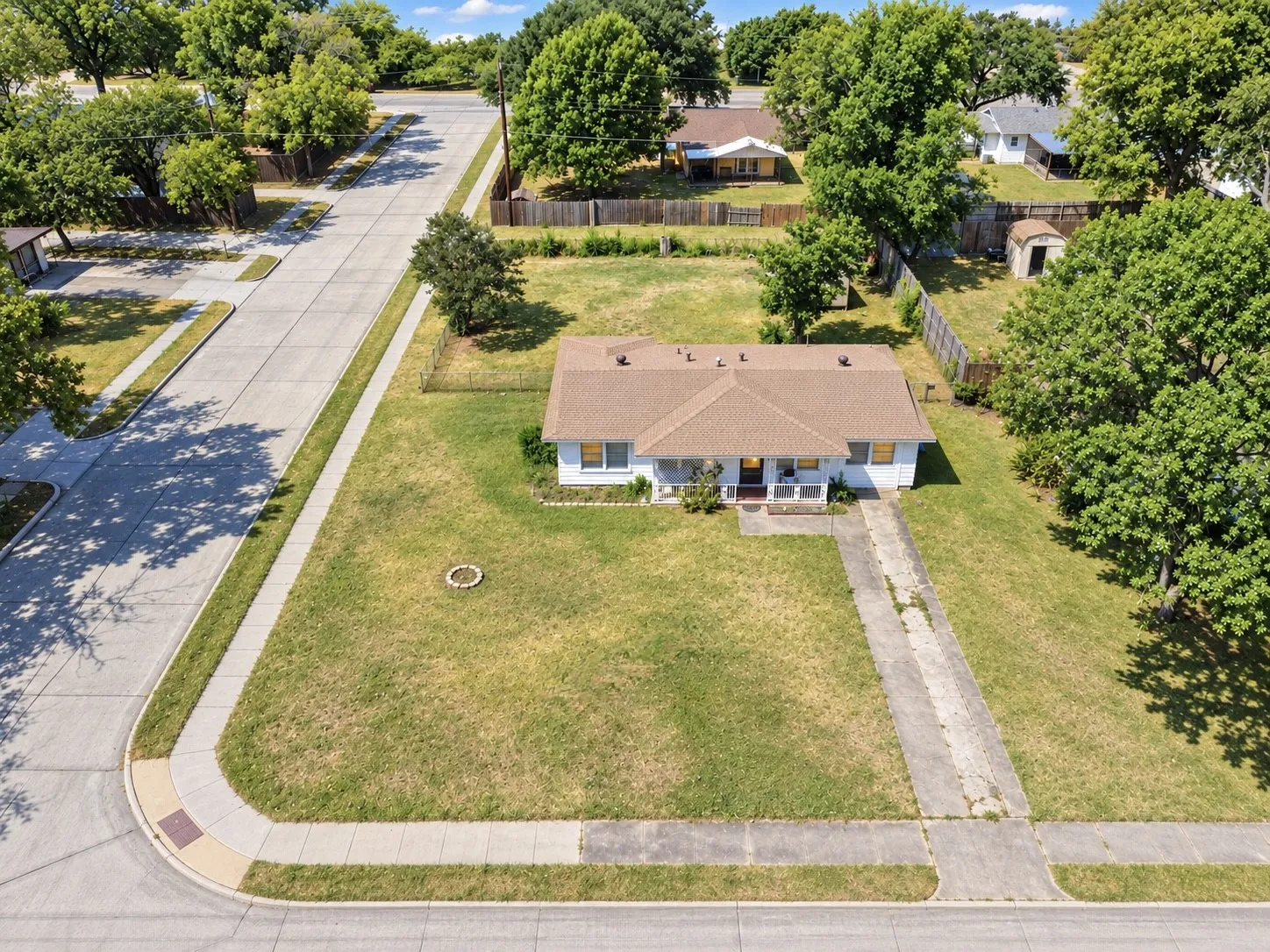 Single Family Residence For Sale in Dallas County , 2921 Charles Drive, Garland, Texas 75041, 3 Bedroom, 1 Bathroom, Garage spaces, 1,100 Sqft, built in 1966, mls#21390986, Real Estate Agent in Garland, Homes For Sale in Dallas county, Homes For Sale in Garland, Realtor in Garland Texas, Real Estate Brokerage Independent Realty Texas, Luminita Cordes Realtor