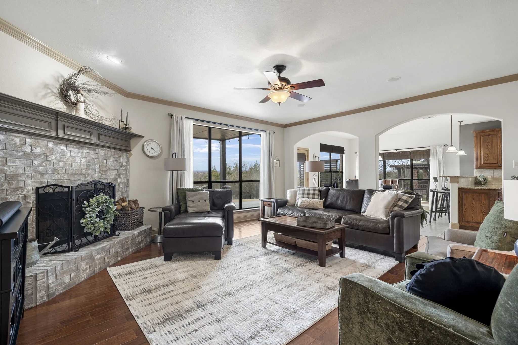 Single Family Residence For Sale in Collin County , 1017 Hilltop Drive, Lavon, Texas 75166, 5 Bedroom, 4 Bathroom, 3 Garage spaces, 4,222 Sqft, built in 2006, mls#21391006, Real Estate Agent in Lavon, Homes For Sale in Collin county, Homes For Sale in Lavon, Realtor in Lavon Texas, Real Estate Brokerage Independent Realty Texas, Luminita Cordes Realtor