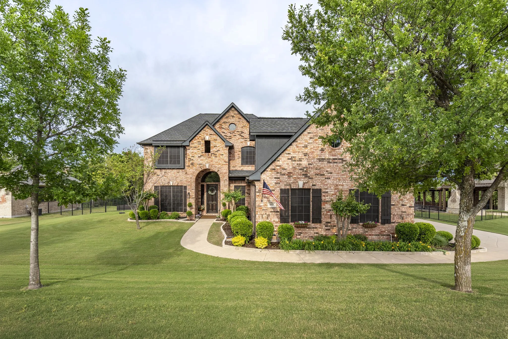 Single Family Residence For Sale in Collin County , 1017 Hilltop Drive, Lavon, Texas 75166, 5 Bedroom, 4 Bathroom, 3 Garage spaces, 4,222 Sqft, built in 2006, mls#21391006, Real Estate Agent in Lavon, Homes For Sale in Collin county, Homes For Sale in Lavon, Realtor in Lavon Texas, Real Estate Brokerage Independent Realty Texas, Luminita Cordes Realtor