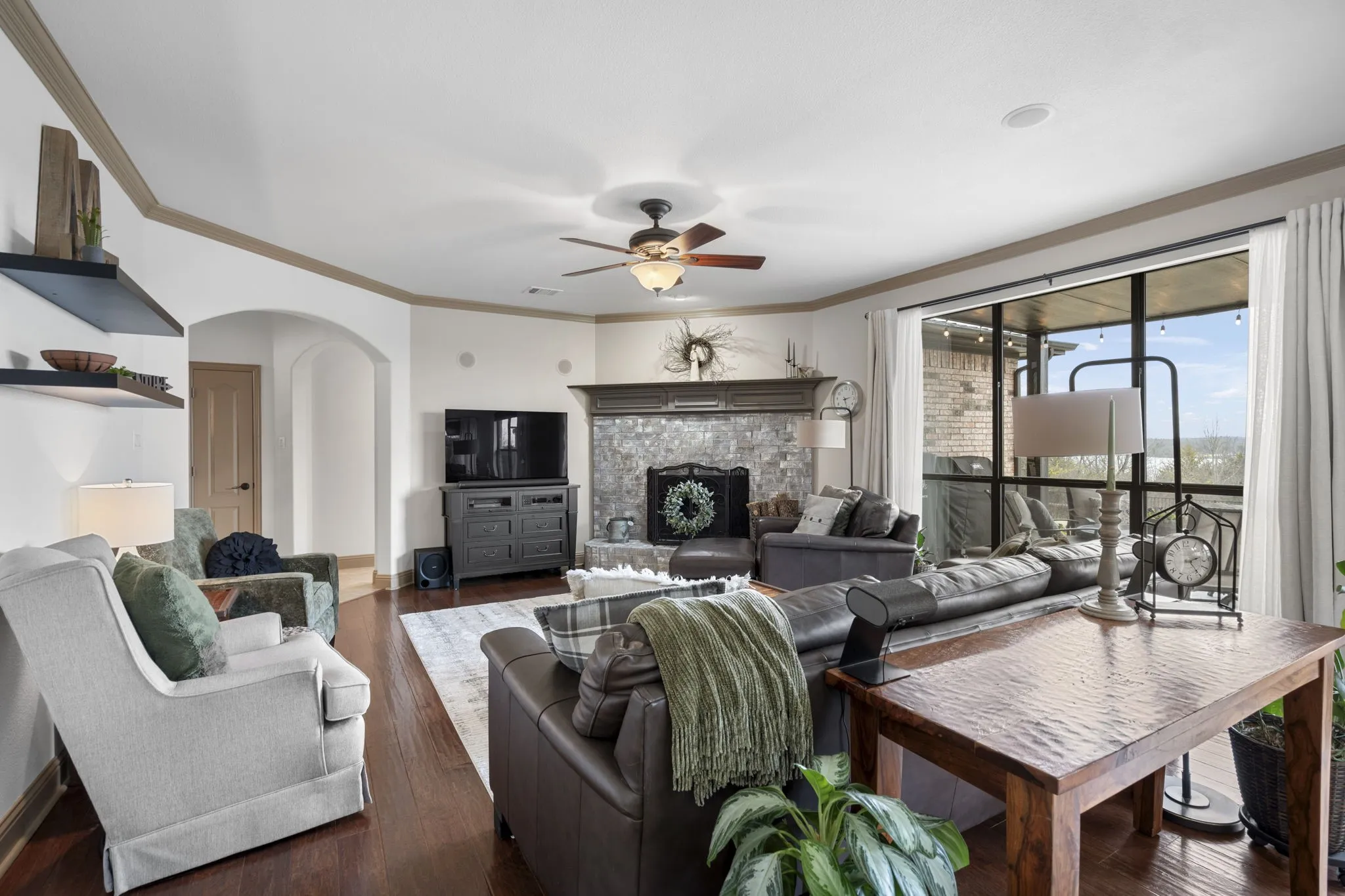 Single Family Residence For Sale in Collin County , 1017 Hilltop Drive, Lavon, Texas 75166, 5 Bedroom, 4 Bathroom, 3 Garage spaces, 4,222 Sqft, built in 2006, mls#21391006, Real Estate Agent in Lavon, Homes For Sale in Collin county, Homes For Sale in Lavon, Realtor in Lavon Texas, Real Estate Brokerage Independent Realty Texas, Luminita Cordes Realtor