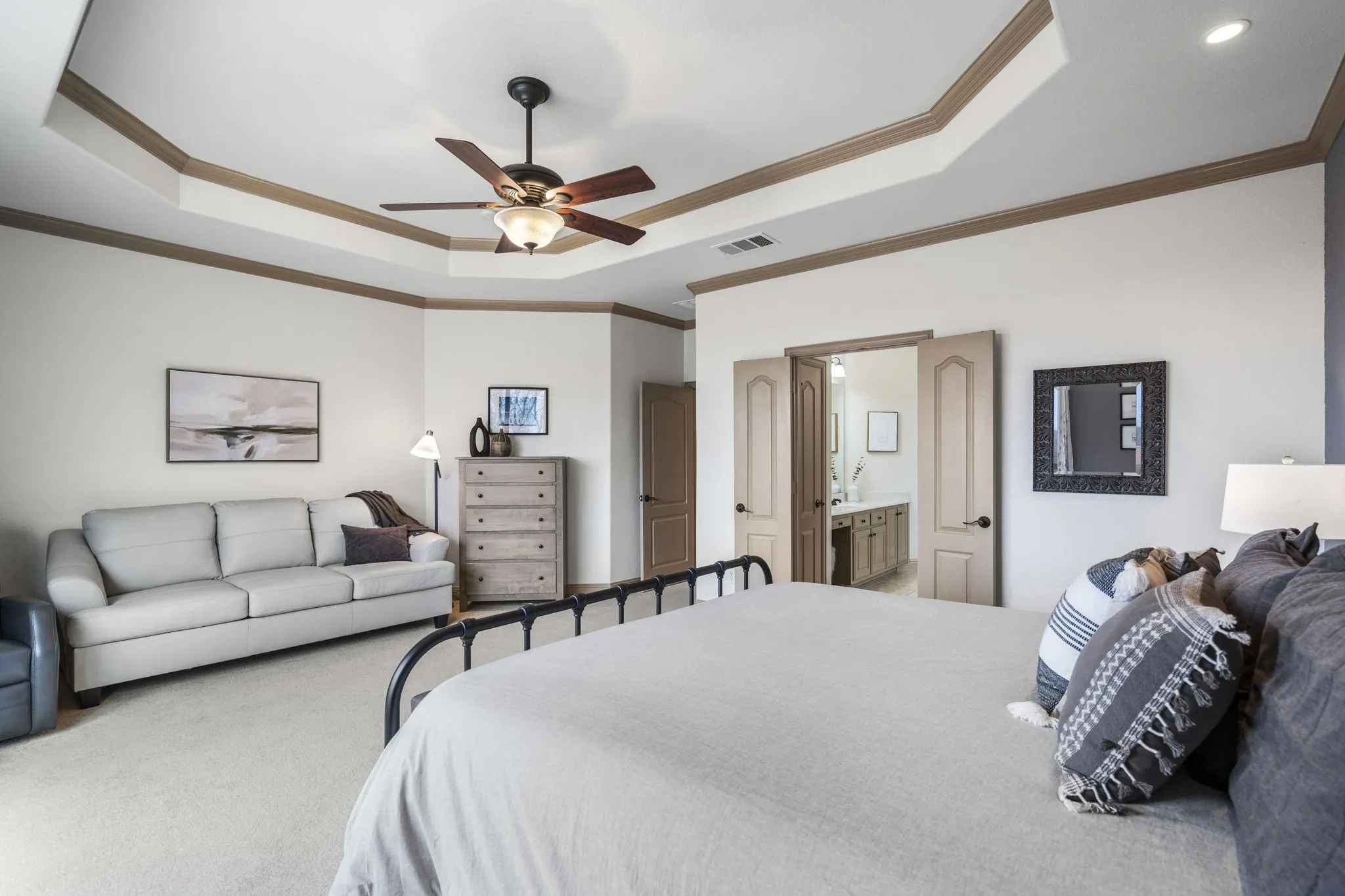Single Family Residence For Sale in Collin County , 1017 Hilltop Drive, Lavon, Texas 75166, 5 Bedroom, 4 Bathroom, 3 Garage spaces, 4,222 Sqft, built in 2006, mls#21391006, Real Estate Agent in Lavon, Homes For Sale in Collin county, Homes For Sale in Lavon, Realtor in Lavon Texas, Real Estate Brokerage Independent Realty Texas, Luminita Cordes Realtor