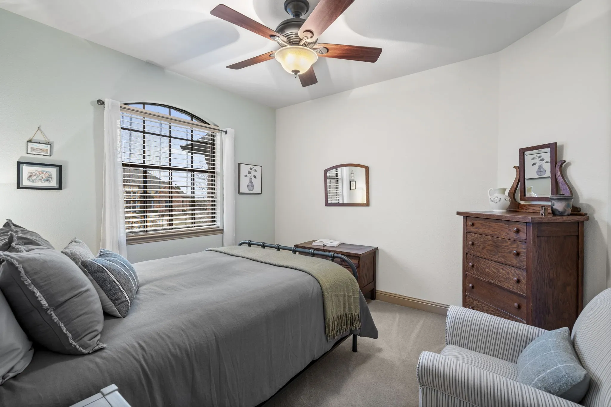 Single Family Residence For Sale in Collin County , 1017 Hilltop Drive, Lavon, Texas 75166, 5 Bedroom, 4 Bathroom, 3 Garage spaces, 4,222 Sqft, built in 2006, mls#21391006, Real Estate Agent in Lavon, Homes For Sale in Collin county, Homes For Sale in Lavon, Realtor in Lavon Texas, Real Estate Brokerage Independent Realty Texas, Luminita Cordes Realtor