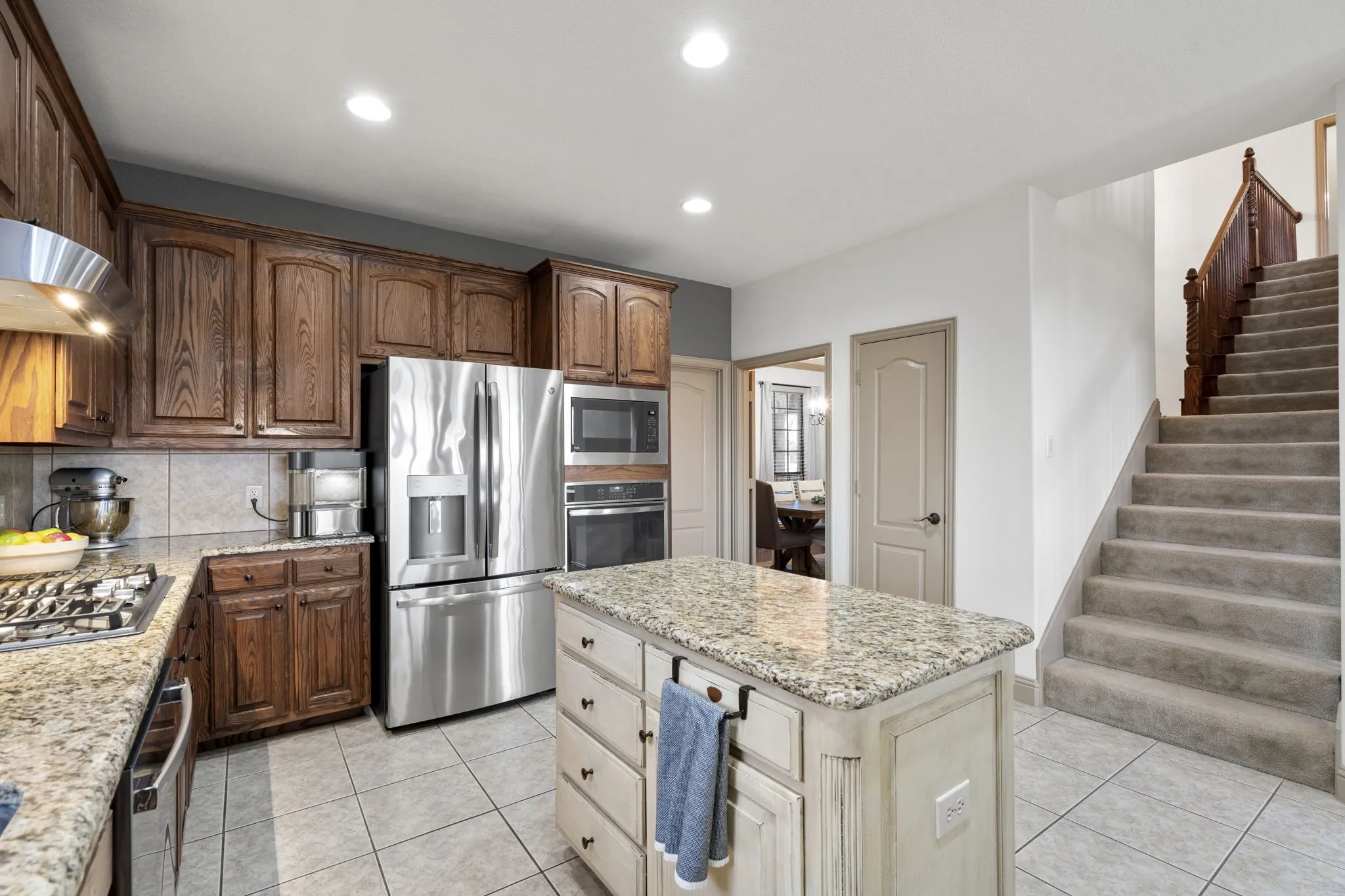 Single Family Residence For Sale in Collin County , 1017 Hilltop Drive, Lavon, Texas 75166, 5 Bedroom, 4 Bathroom, 3 Garage spaces, 4,222 Sqft, built in 2006, mls#21391006, Real Estate Agent in Lavon, Homes For Sale in Collin county, Homes For Sale in Lavon, Realtor in Lavon Texas, Real Estate Brokerage Independent Realty Texas, Luminita Cordes Realtor