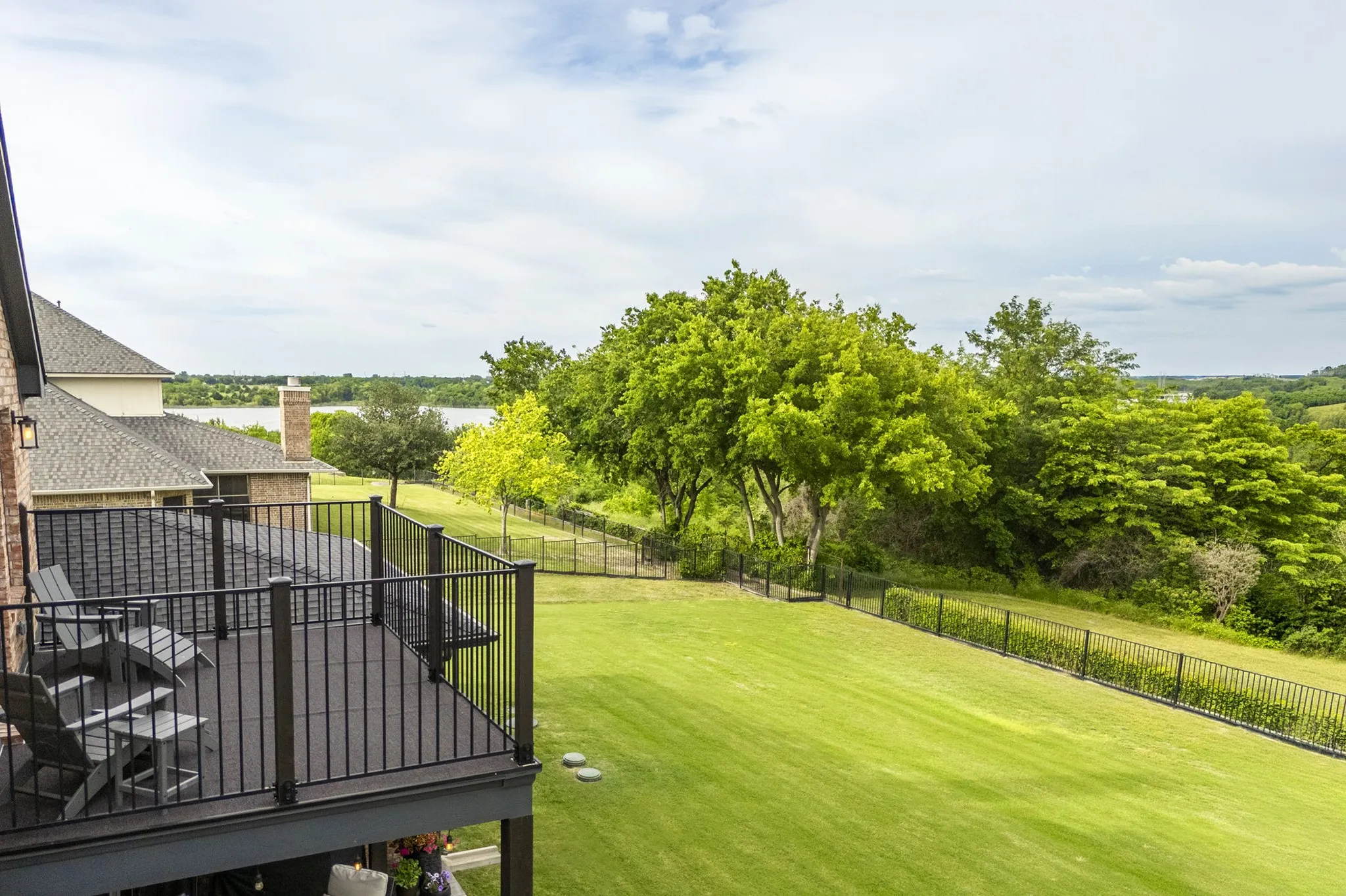 Single Family Residence For Sale in Collin County , 1017 Hilltop Drive, Lavon, Texas 75166, 5 Bedroom, 4 Bathroom, 3 Garage spaces, 4,222 Sqft, built in 2006, mls#21391006, Real Estate Agent in Lavon, Homes For Sale in Collin county, Homes For Sale in Lavon, Realtor in Lavon Texas, Real Estate Brokerage Independent Realty Texas, Luminita Cordes Realtor