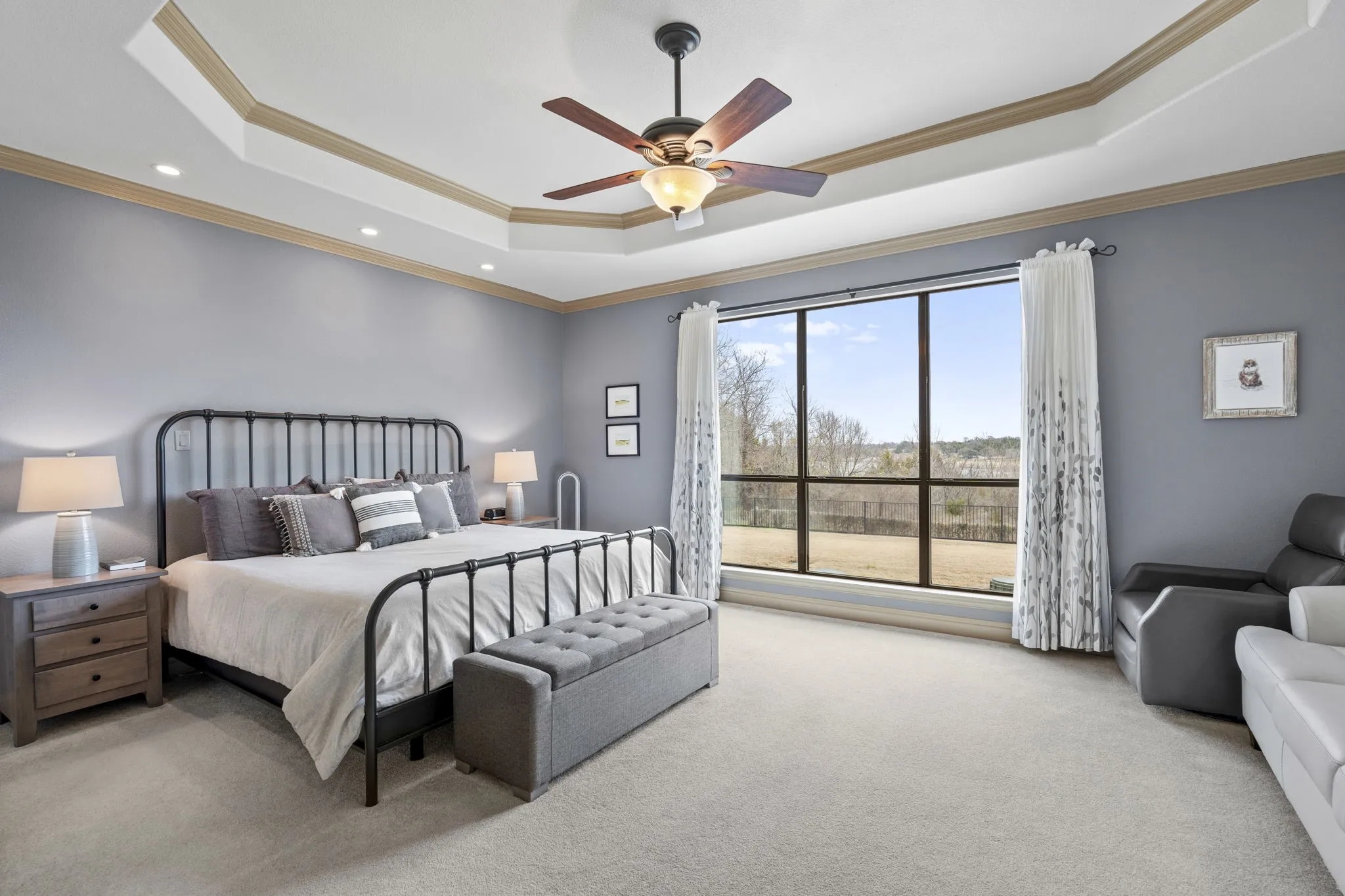Single Family Residence For Sale in Collin County , 1017 Hilltop Drive, Lavon, Texas 75166, 5 Bedroom, 4 Bathroom, 3 Garage spaces, 4,222 Sqft, built in 2006, mls#21391006, Real Estate Agent in Lavon, Homes For Sale in Collin county, Homes For Sale in Lavon, Realtor in Lavon Texas, Real Estate Brokerage Independent Realty Texas, Luminita Cordes Realtor