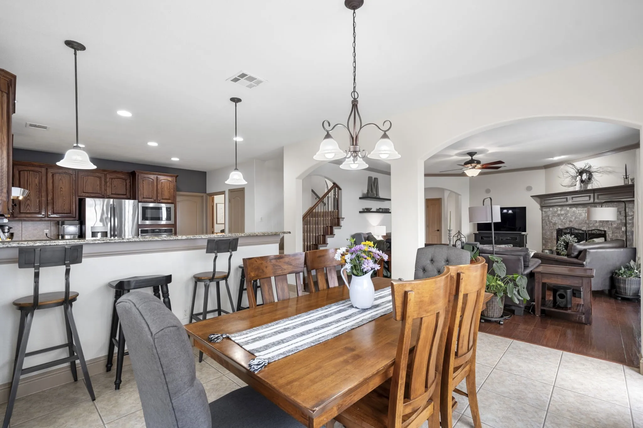 Single Family Residence For Sale in Collin County , 1017 Hilltop Drive, Lavon, Texas 75166, 5 Bedroom, 4 Bathroom, 3 Garage spaces, 4,222 Sqft, built in 2006, mls#21391006, Real Estate Agent in Lavon, Homes For Sale in Collin county, Homes For Sale in Lavon, Realtor in Lavon Texas, Real Estate Brokerage Independent Realty Texas, Luminita Cordes Realtor