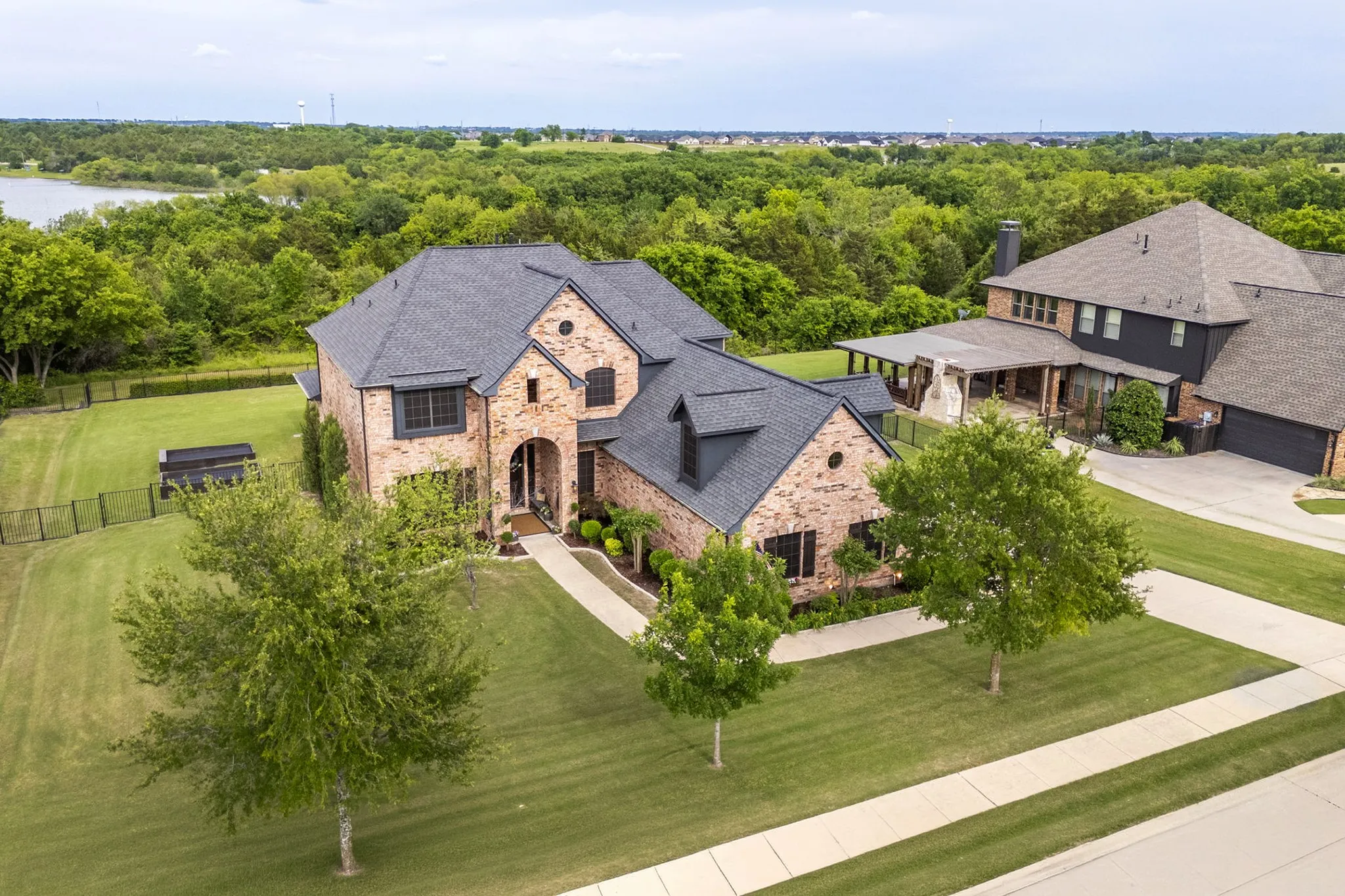 Single Family Residence For Sale in Collin County , 1017 Hilltop Drive, Lavon, Texas 75166, 5 Bedroom, 4 Bathroom, 3 Garage spaces, 4,222 Sqft, built in 2006, mls#21391006, Real Estate Agent in Lavon, Homes For Sale in Collin county, Homes For Sale in Lavon, Realtor in Lavon Texas, Real Estate Brokerage Independent Realty Texas, Luminita Cordes Realtor