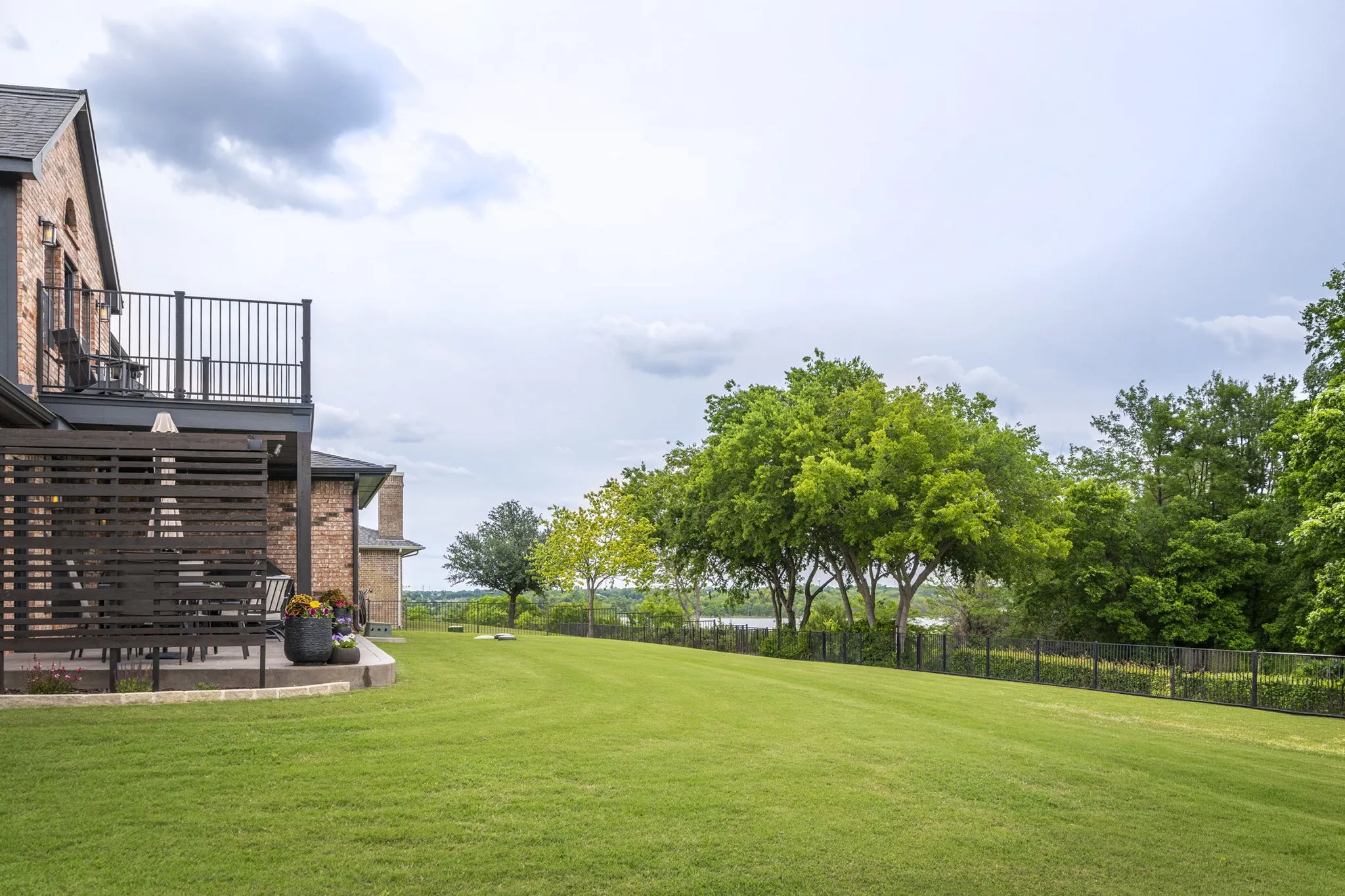 Single Family Residence For Sale in Collin County , 1017 Hilltop Drive, Lavon, Texas 75166, 5 Bedroom, 4 Bathroom, 3 Garage spaces, 4,222 Sqft, built in 2006, mls#21391006, Real Estate Agent in Lavon, Homes For Sale in Collin county, Homes For Sale in Lavon, Realtor in Lavon Texas, Real Estate Brokerage Independent Realty Texas, Luminita Cordes Realtor