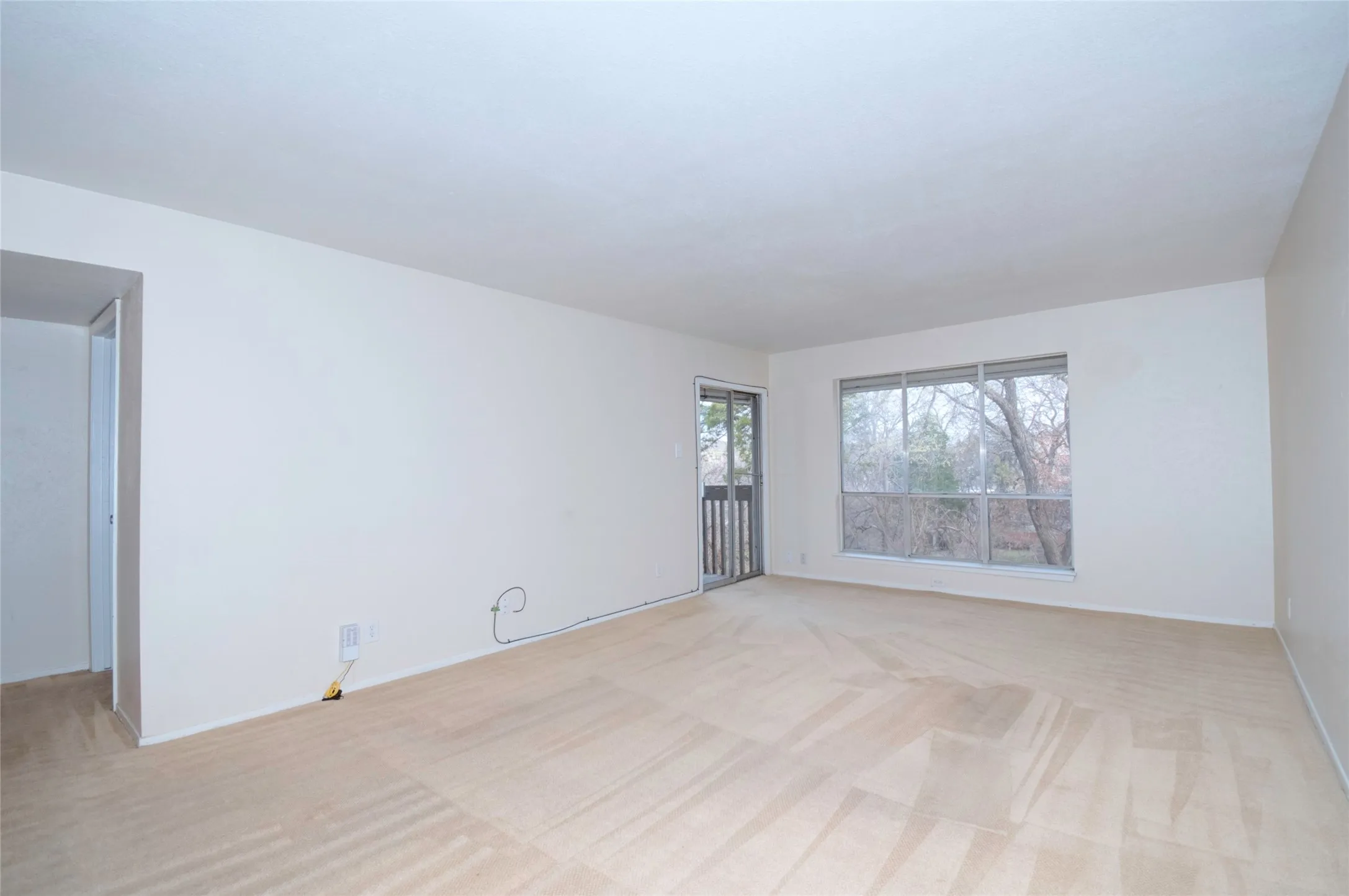 Condominium For Rent in Dallas County , 4837 Cedar Springs Road 304, Dallas, Texas 75219, 1 Bedroom, 1 Bathroom, 1 Garage spaces, 665 Sqft, built in 1970, mls#21390998, Real Estate Agent in Dallas, Homes For Rent in Dallas county, Homes For Rent in Dallas, Realtor in Dallas Texas, Real Estate Brokerage Independent Realty Texas, Luminita Cordes Realtor