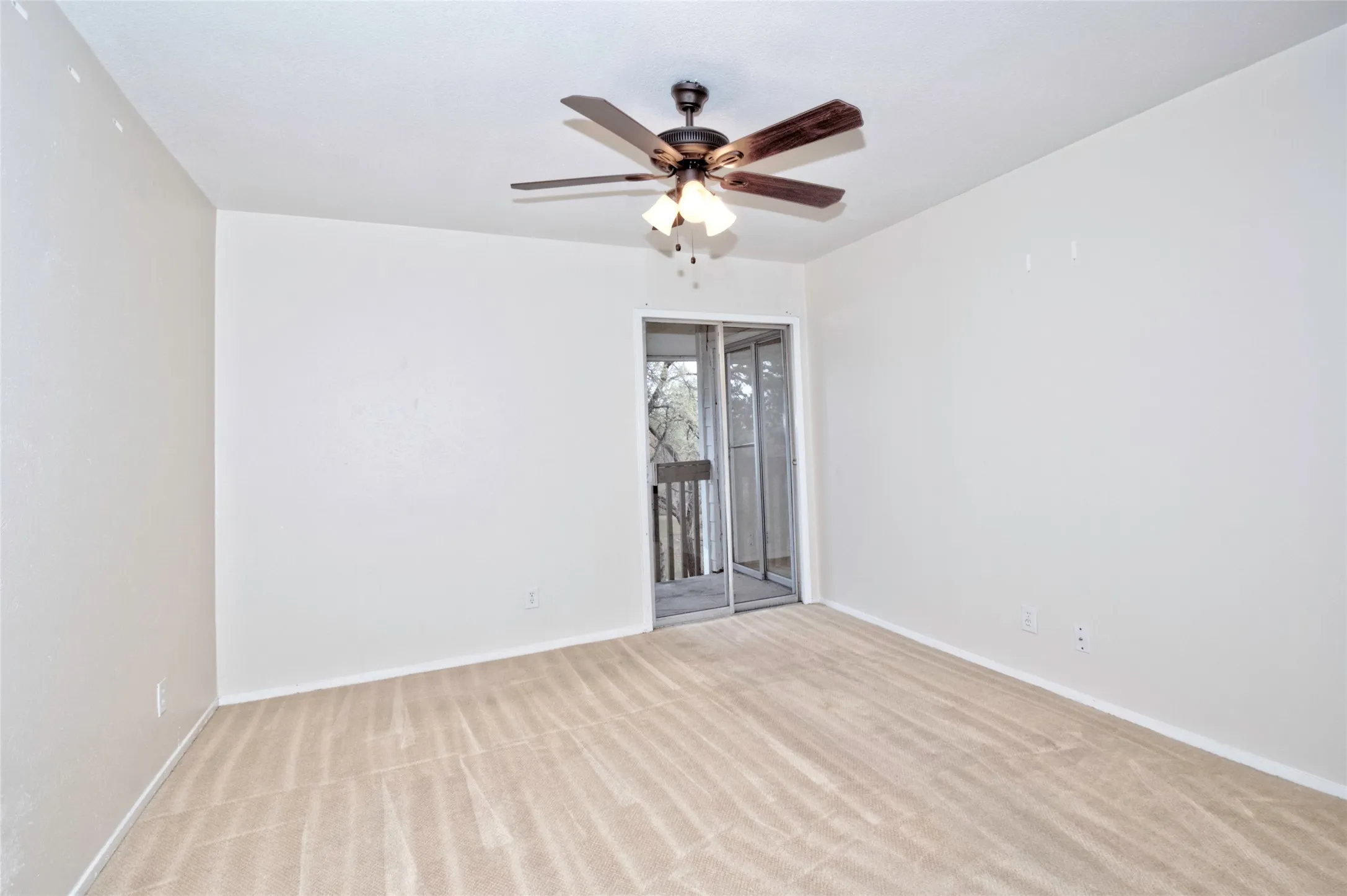 Condominium For Rent in Dallas County , 4837 Cedar Springs Road 304, Dallas, Texas 75219, 1 Bedroom, 1 Bathroom, 1 Garage spaces, 665 Sqft, built in 1970, mls#21390998, Real Estate Agent in Dallas, Homes For Rent in Dallas county, Homes For Rent in Dallas, Realtor in Dallas Texas, Real Estate Brokerage Independent Realty Texas, Luminita Cordes Realtor