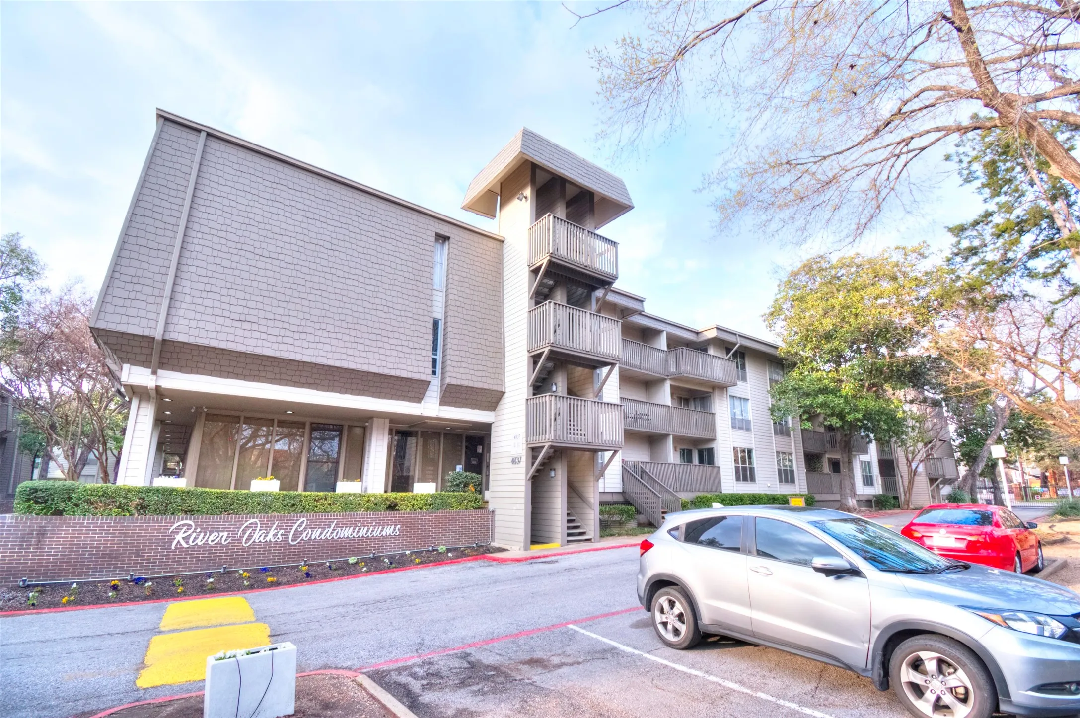 Condominium For Rent in Dallas County , 4837 Cedar Springs Road 304, Dallas, Texas 75219, 1 Bedroom, 1 Bathroom, 1 Garage spaces, 665 Sqft, built in 1970, mls#21390998, Real Estate Agent in Dallas, Homes For Rent in Dallas county, Homes For Rent in Dallas, Realtor in Dallas Texas, Real Estate Brokerage Independent Realty Texas, Luminita Cordes Realtor