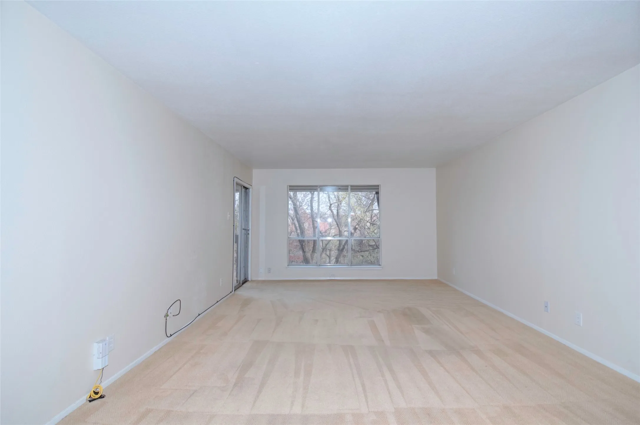 Condominium For Rent in Dallas County , 4837 Cedar Springs Road 304, Dallas, Texas 75219, 1 Bedroom, 1 Bathroom, 1 Garage spaces, 665 Sqft, built in 1970, mls#21390998, Real Estate Agent in Dallas, Homes For Rent in Dallas county, Homes For Rent in Dallas, Realtor in Dallas Texas, Real Estate Brokerage Independent Realty Texas, Luminita Cordes Realtor