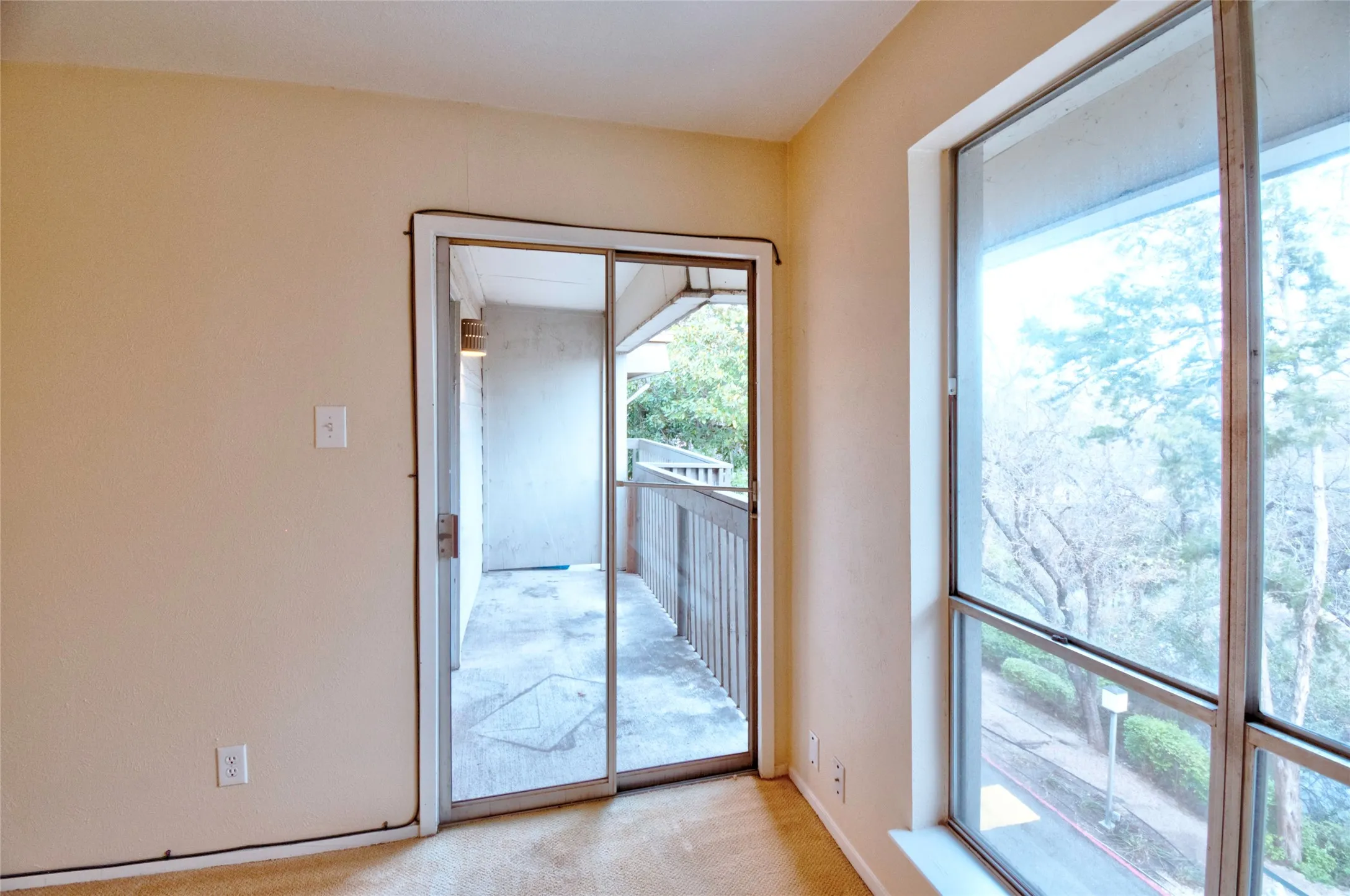 Condominium For Rent in Dallas County , 4837 Cedar Springs Road 304, Dallas, Texas 75219, 1 Bedroom, 1 Bathroom, 1 Garage spaces, 665 Sqft, built in 1970, mls#21390998, Real Estate Agent in Dallas, Homes For Rent in Dallas county, Homes For Rent in Dallas, Realtor in Dallas Texas, Real Estate Brokerage Independent Realty Texas, Luminita Cordes Realtor