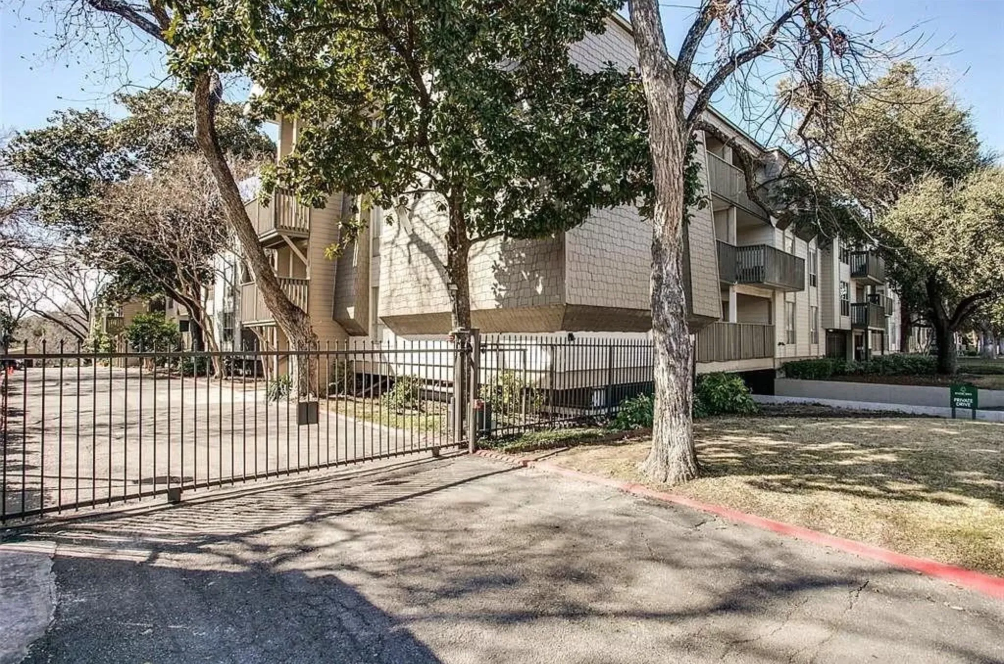 Condominium For Rent in Dallas County , 4837 Cedar Springs Road 304, Dallas, Texas 75219, 1 Bedroom, 1 Bathroom, 1 Garage spaces, 665 Sqft, built in 1970, mls#21390998, Real Estate Agent in Dallas, Homes For Rent in Dallas county, Homes For Rent in Dallas, Realtor in Dallas Texas, Real Estate Brokerage Independent Realty Texas, Luminita Cordes Realtor