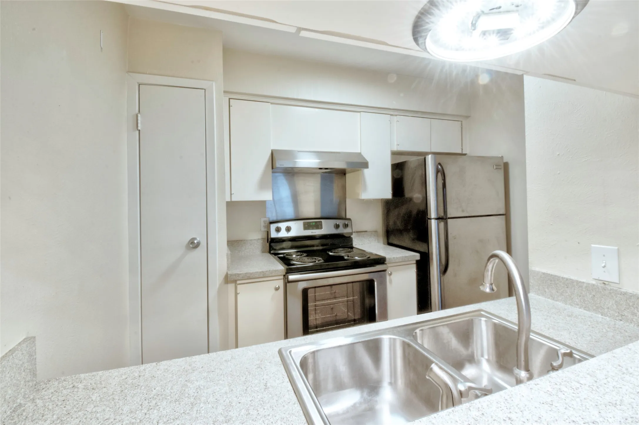Condominium For Rent in Dallas County , 4837 Cedar Springs Road 304, Dallas, Texas 75219, 1 Bedroom, 1 Bathroom, 1 Garage spaces, 665 Sqft, built in 1970, mls#21390998, Real Estate Agent in Dallas, Homes For Rent in Dallas county, Homes For Rent in Dallas, Realtor in Dallas Texas, Real Estate Brokerage Independent Realty Texas, Luminita Cordes Realtor