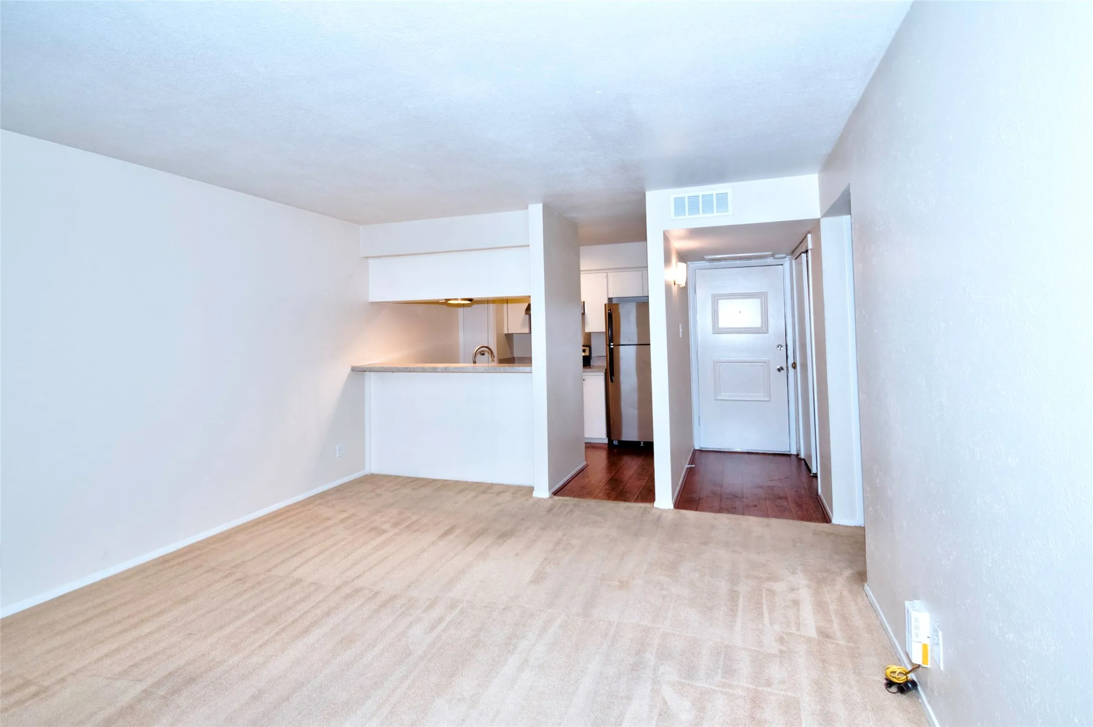 Condominium For Rent in Dallas County , 4837 Cedar Springs Road 304, Dallas, Texas 75219, 1 Bedroom, 1 Bathroom, 1 Garage spaces, 665 Sqft, built in 1970, mls#21390998, Real Estate Agent in Dallas, Homes For Rent in Dallas county, Homes For Rent in Dallas, Realtor in Dallas Texas, Real Estate Brokerage Independent Realty Texas, Luminita Cordes Realtor