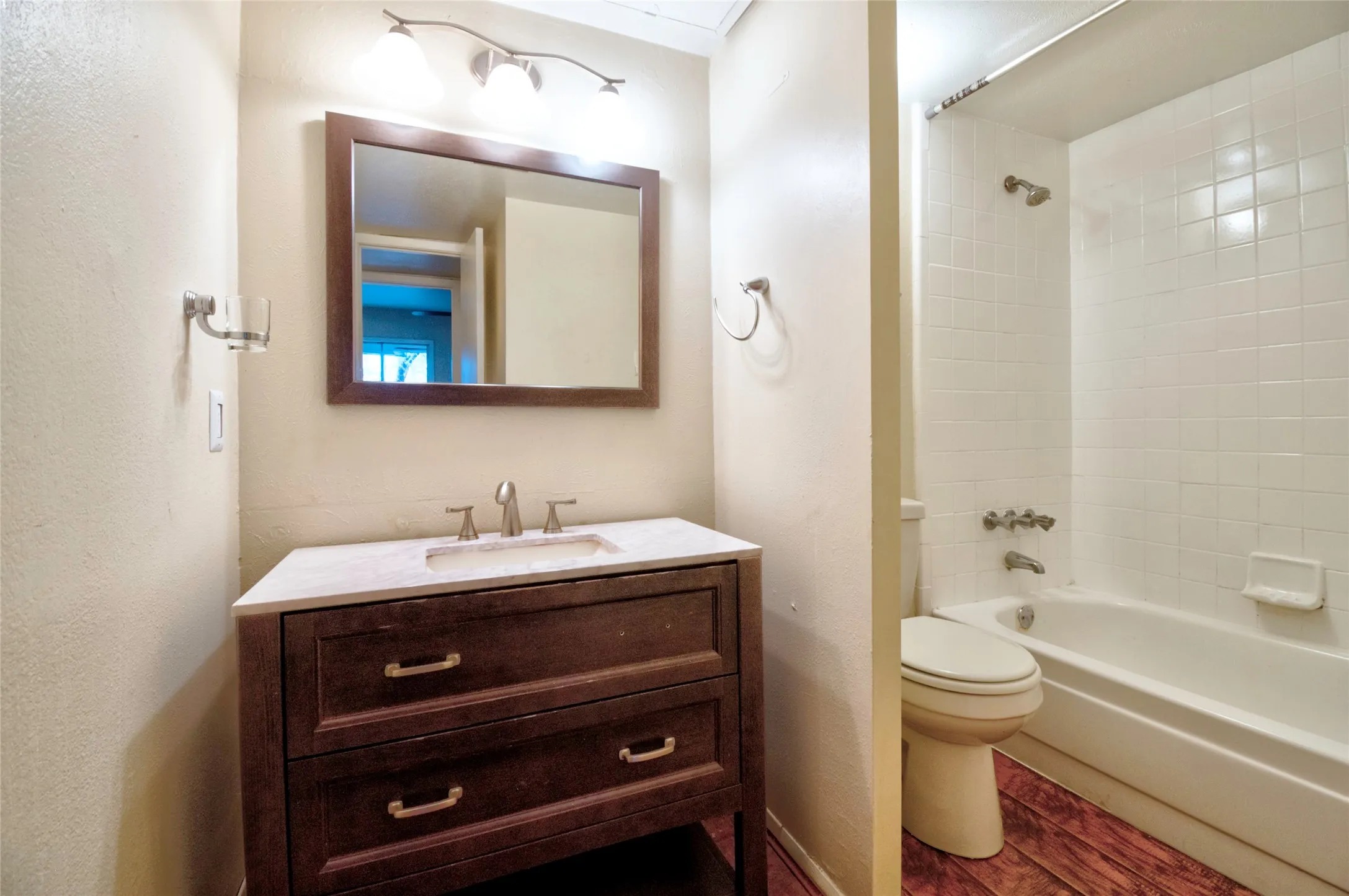Condominium For Rent in Dallas County , 4837 Cedar Springs Road 304, Dallas, Texas 75219, 1 Bedroom, 1 Bathroom, 1 Garage spaces, 665 Sqft, built in 1970, mls#21390998, Real Estate Agent in Dallas, Homes For Rent in Dallas county, Homes For Rent in Dallas, Realtor in Dallas Texas, Real Estate Brokerage Independent Realty Texas, Luminita Cordes Realtor
