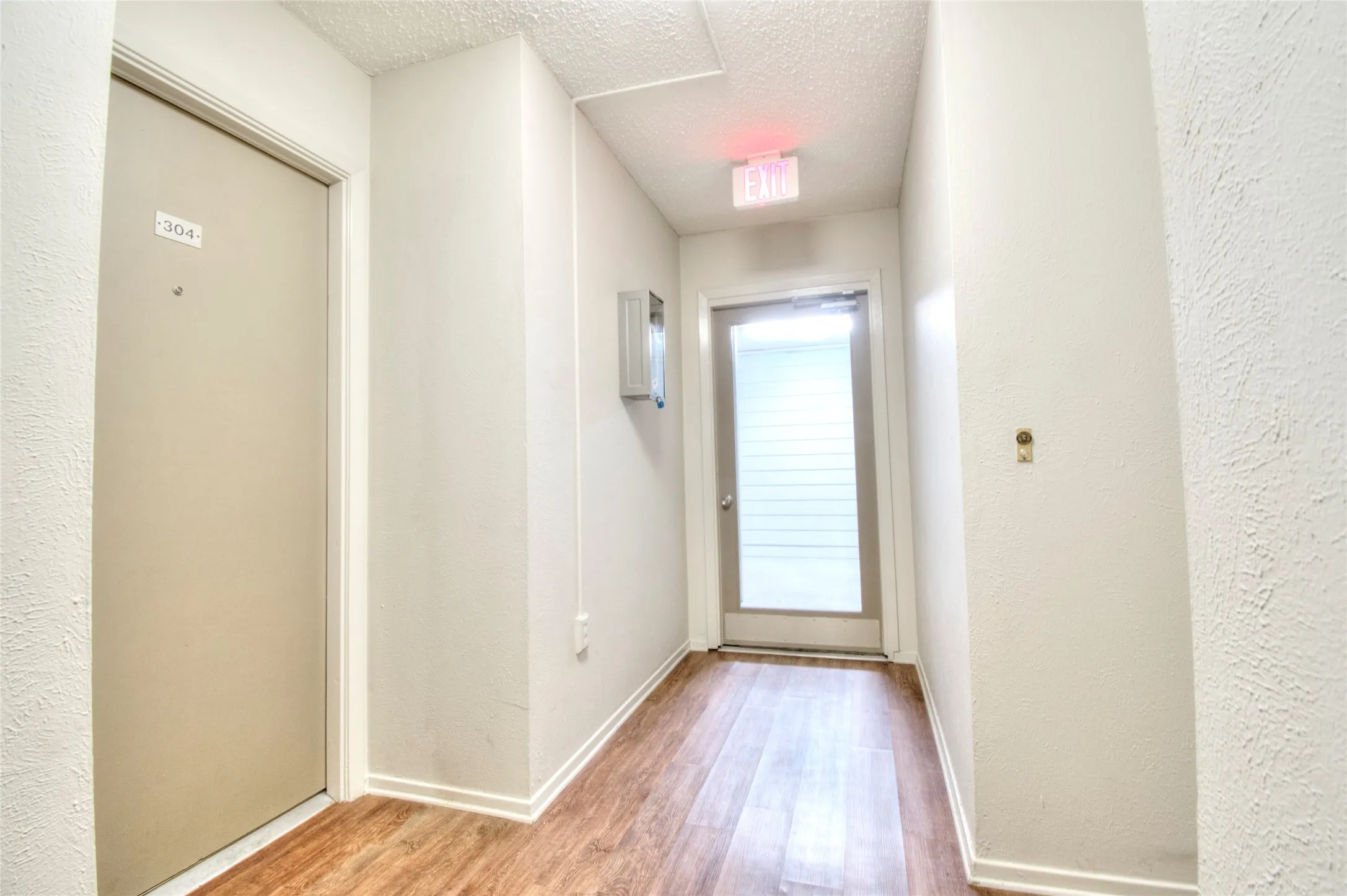 Condominium For Rent in Dallas County , 4837 Cedar Springs Road 304, Dallas, Texas 75219, 1 Bedroom, 1 Bathroom, 1 Garage spaces, 665 Sqft, built in 1970, mls#21390998, Real Estate Agent in Dallas, Homes For Rent in Dallas county, Homes For Rent in Dallas, Realtor in Dallas Texas, Real Estate Brokerage Independent Realty Texas, Luminita Cordes Realtor