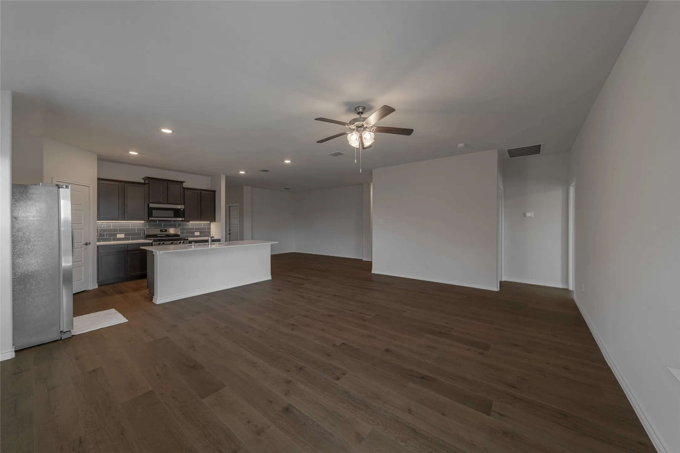 Single Family Residence For Rent in Rockwall County , 2044 Hearn Drive, Royse City, Texas 75189, 5 Bedroom, 3 Bathroom, 2 Garage spaces, 2,060 Sqft, built in 2026, mls#21390677, Real Estate Agent in Royse City, Homes For Rent in Rockwall county, Homes For Rent in Royse City, Realtor in Royse City Texas, Real Estate Brokerage Independent Realty Texas, Luminita Cordes Realtor