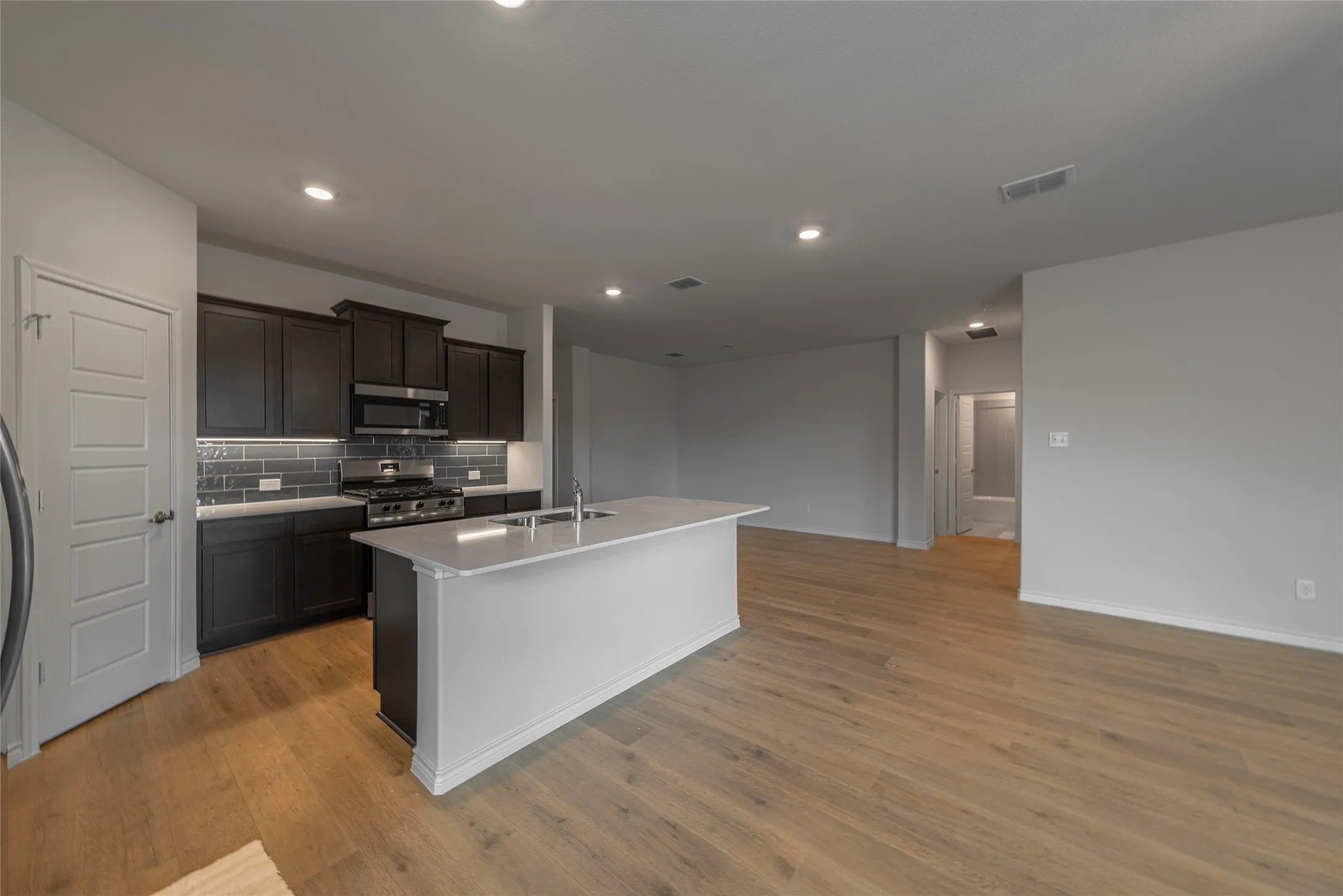 Single Family Residence For Rent in Rockwall County , 2044 Hearn Drive, Royse City, Texas 75189, 5 Bedroom, 3 Bathroom, 2 Garage spaces, 2,060 Sqft, built in 2026, mls#21390677, Real Estate Agent in Royse City, Homes For Rent in Rockwall county, Homes For Rent in Royse City, Realtor in Royse City Texas, Real Estate Brokerage Independent Realty Texas, Luminita Cordes Realtor