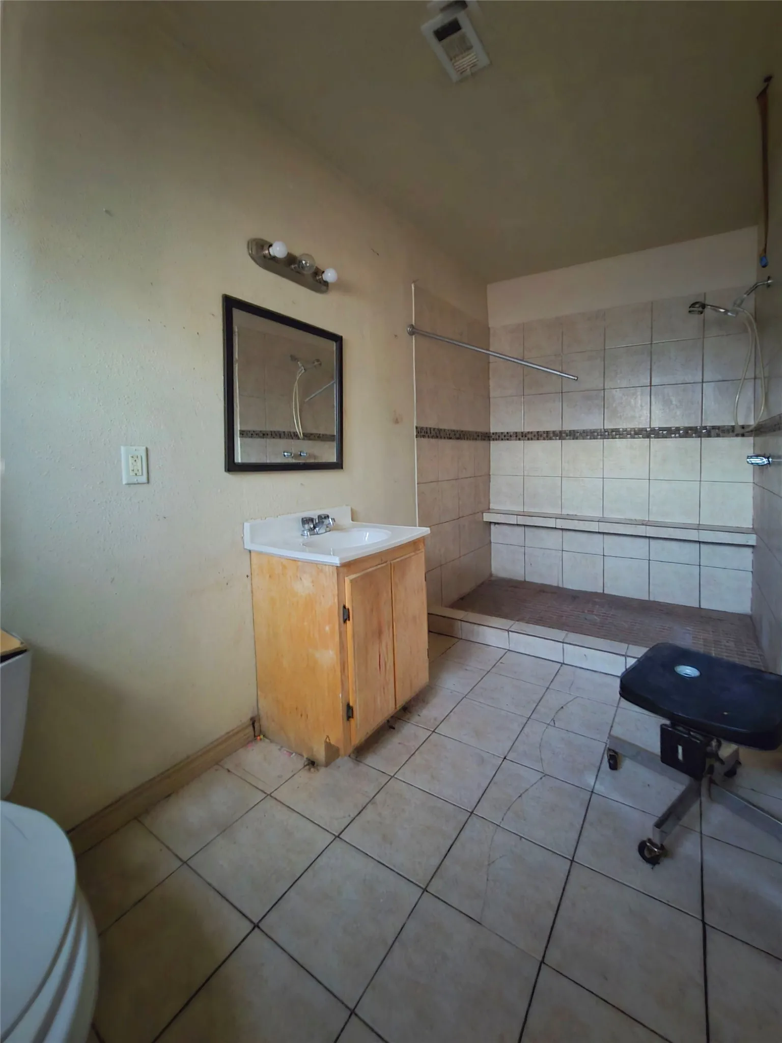 Single Family Residence For Sale in Dallas County , 7309 Broken Tree Trail, Dallas, Texas 75232, 4 Bedroom, 3 Bathroom, Garage spaces, 1,772 Sqft, built in 1962, mls#21391015, Real Estate Agent in Dallas, Homes For Sale in Dallas county, Homes For Sale in Dallas, Realtor in Dallas Texas, Real Estate Brokerage Independent Realty Texas, Luminita Cordes Realtor