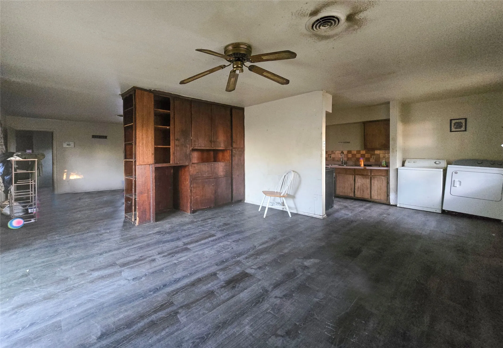 Single Family Residence For Sale in Dallas County , 7309 Broken Tree Trail, Dallas, Texas 75232, 4 Bedroom, 3 Bathroom, Garage spaces, 1,772 Sqft, built in 1962, mls#21391015, Real Estate Agent in Dallas, Homes For Sale in Dallas county, Homes For Sale in Dallas, Realtor in Dallas Texas, Real Estate Brokerage Independent Realty Texas, Luminita Cordes Realtor