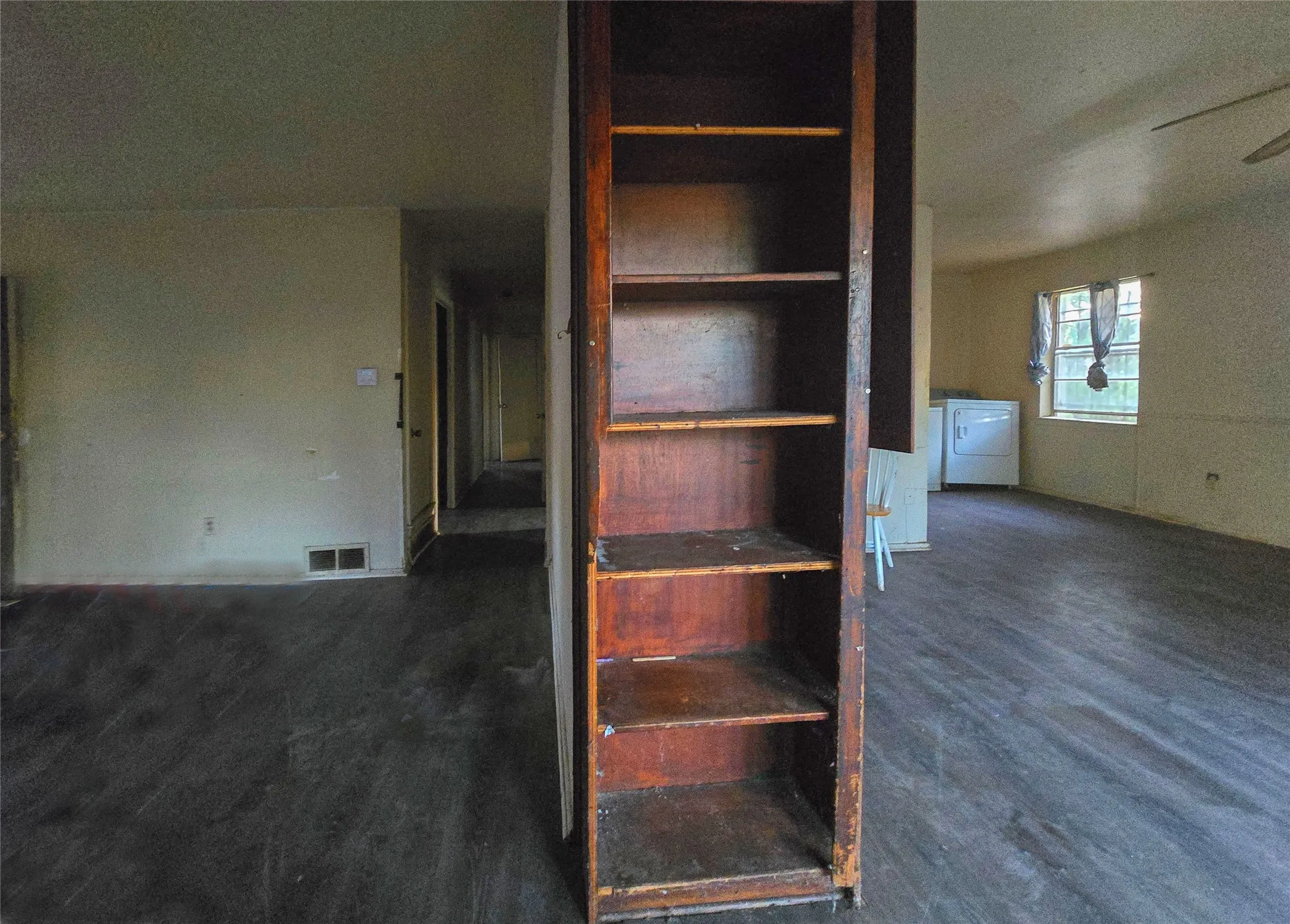 Single Family Residence For Sale in Dallas County , 7309 Broken Tree Trail, Dallas, Texas 75232, 4 Bedroom, 3 Bathroom, Garage spaces, 1,772 Sqft, built in 1962, mls#21391015, Real Estate Agent in Dallas, Homes For Sale in Dallas county, Homes For Sale in Dallas, Realtor in Dallas Texas, Real Estate Brokerage Independent Realty Texas, Luminita Cordes Realtor