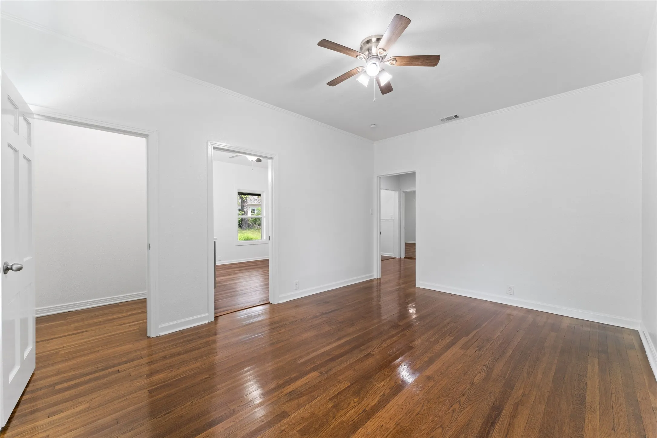 Single Family Residence For Rent in Hunt County , 2405 Monroe Street, Commerce, Texas 75428, 3 Bedroom, 3 Bathroom, Garage spaces, 2,215 Sqft, built in 1940, mls#21391016, Real Estate Agent in Commerce, Homes For Rent in Hunt county, Homes For Rent in Commerce, Realtor in Commerce Texas, Real Estate Brokerage Independent Realty Texas, Luminita Cordes Realtor