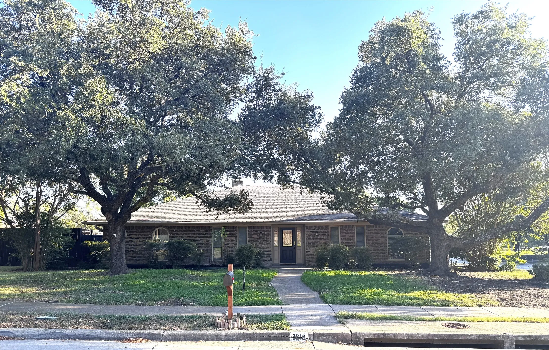 Single Family Residence For Sale in Collin County , 2616 Teakwood Lane, Plano, Texas 75075, 4 Bedroom, 3 Bathroom, 2 Garage spaces, 2,282 Sqft, built in 1974, mls#21391018, Real Estate Agent in Plano, Homes For Sale in Collin county, Homes For Sale in Plano, Realtor in Plano Texas, Real Estate Brokerage Independent Realty Texas, Luminita Cordes Realtor