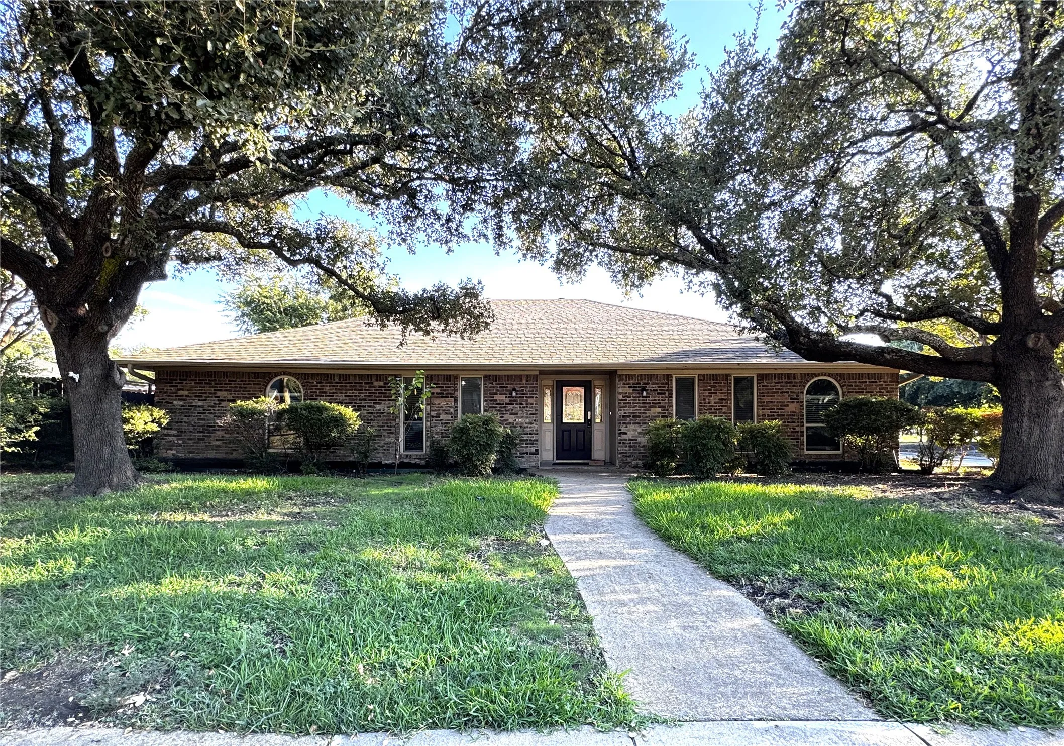 Single Family Residence For Sale in Collin County , 2616 Teakwood Lane, Plano, Texas 75075, 4 Bedroom, 3 Bathroom, 2 Garage spaces, 2,282 Sqft, built in 1974, mls#21391018, Real Estate Agent in Plano, Homes For Sale in Collin county, Homes For Sale in Plano, Realtor in Plano Texas, Real Estate Brokerage Independent Realty Texas, Luminita Cordes Realtor