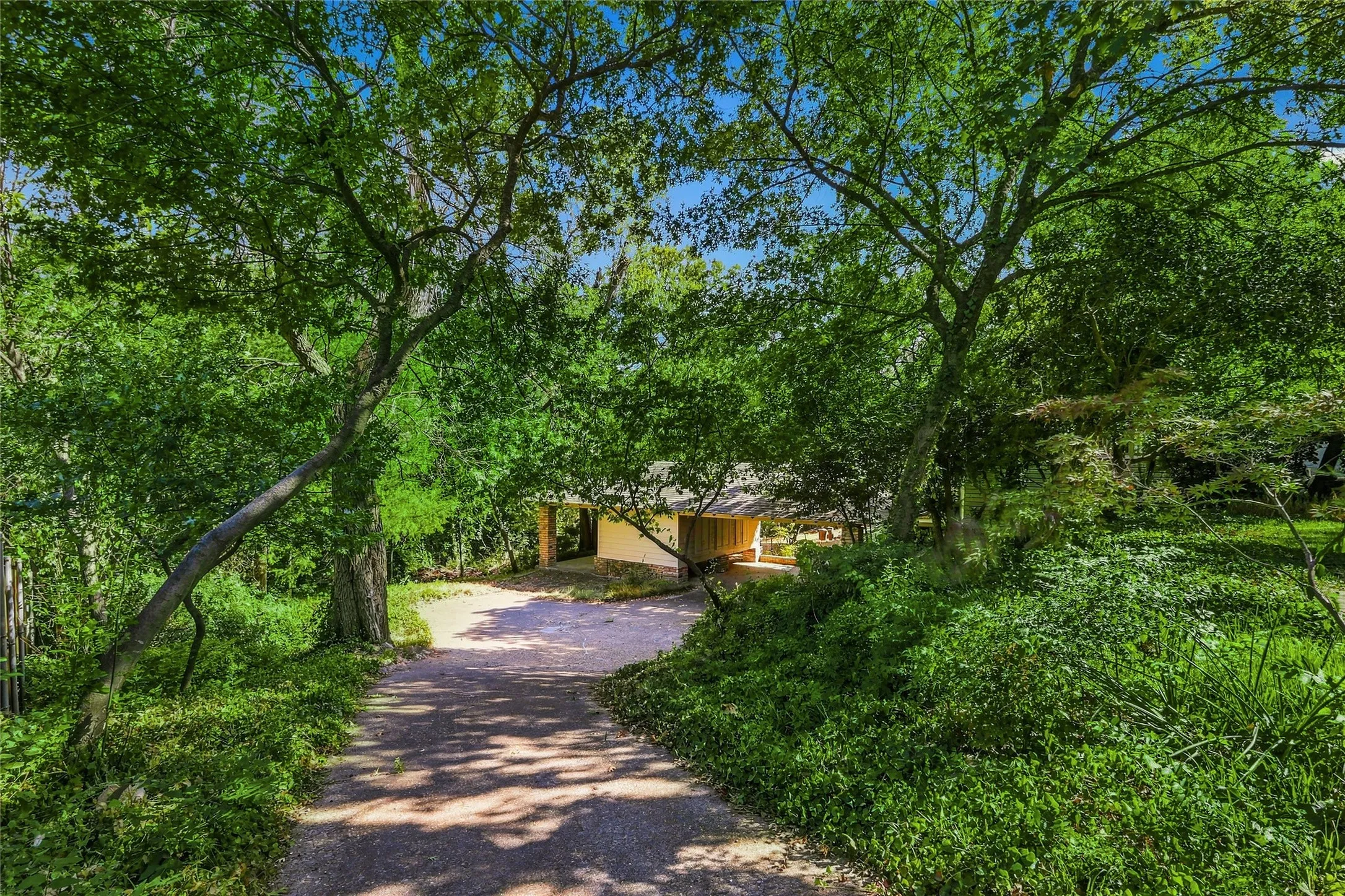 This Serence Spot on Earth Can be YOURS!