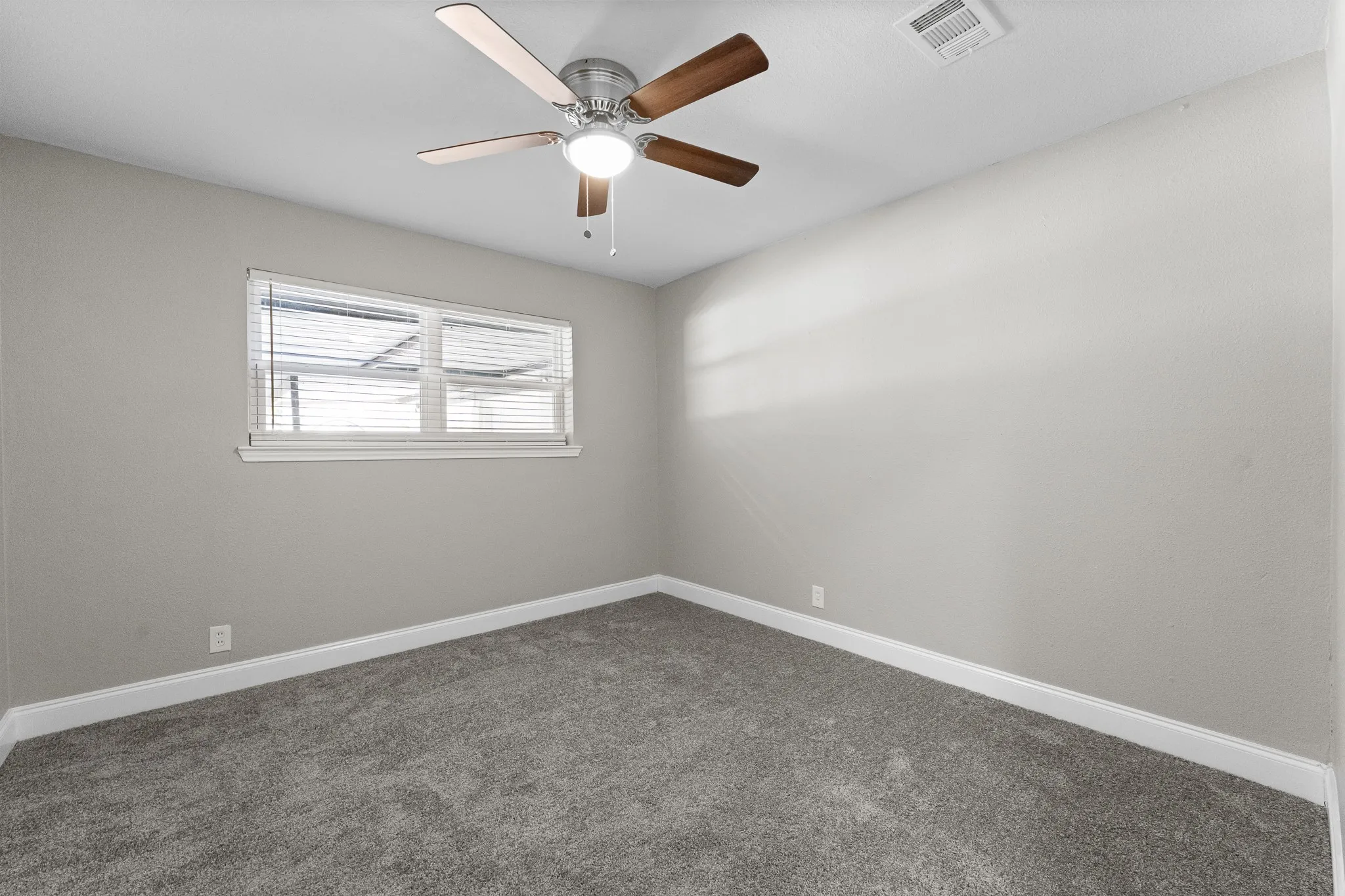 Single Family Residence For Sale in Tarrant County , 4928 Ira Street, Haltom City, Texas 76117, 3 Bedroom, 2 Bathroom, Garage spaces, 1,725 Sqft, built in 1957, mls#21390076, Real Estate Agent in Haltom City, Homes For Sale in Tarrant county, Homes For Sale in Haltom City, Realtor in Haltom City Texas, Real Estate Brokerage Independent Realty Texas, Luminita Cordes Realtor
